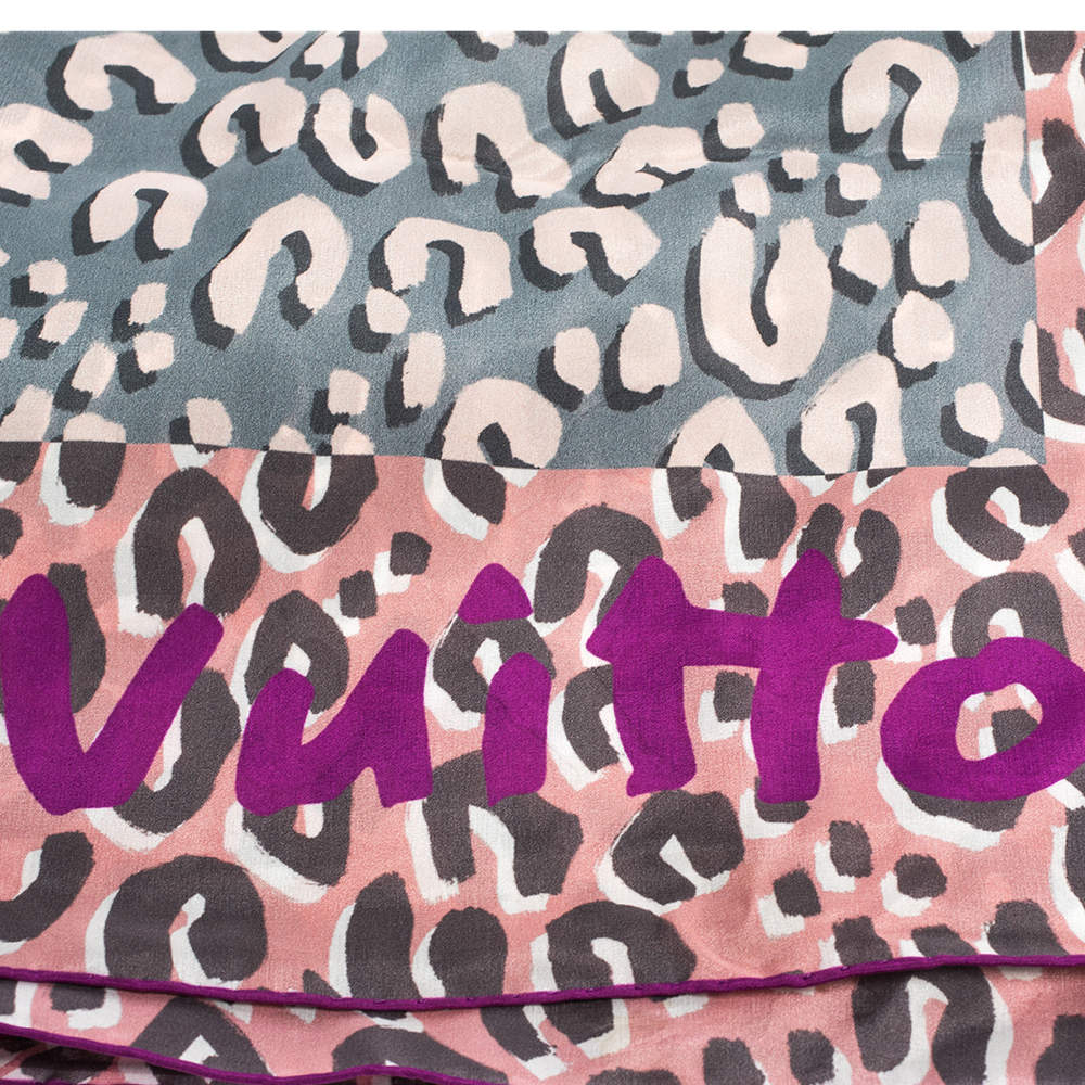 Louis Vuitton Grey & Pink Giant V Leopard Print Silk Square Scarf Louis  Vuitton