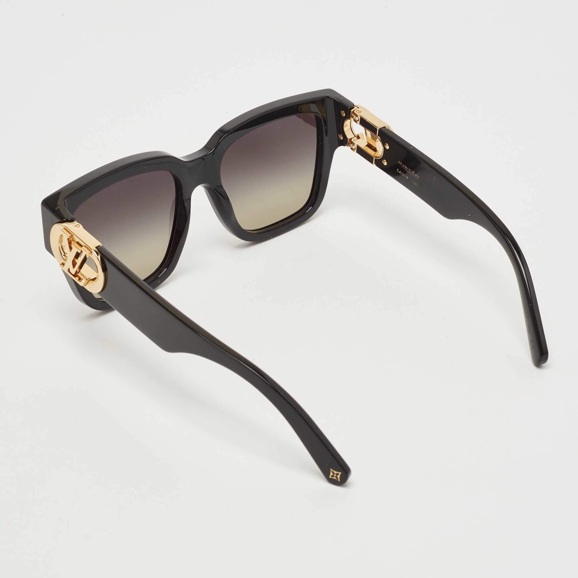 Louis Vuitton LV Link PM Square Sunglasses Black Acetate. Size E