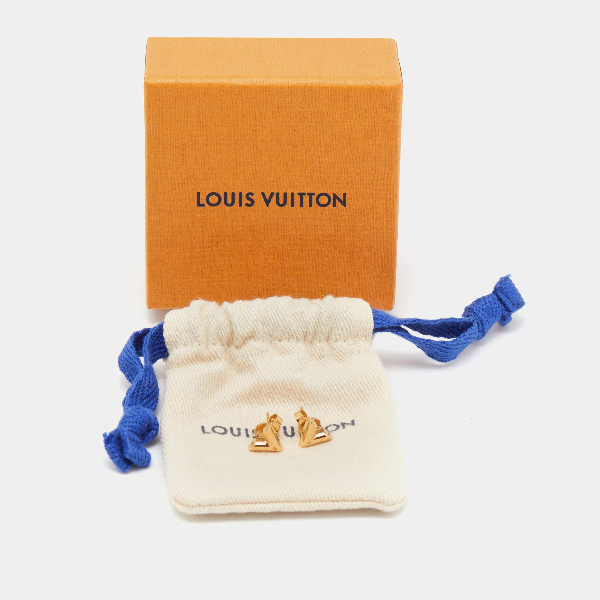 Louis Vuitton Essential V Stud Earrings Gold Tone – ＬＯＶＥＬＯＴＳＬＵＸＵＲＹ