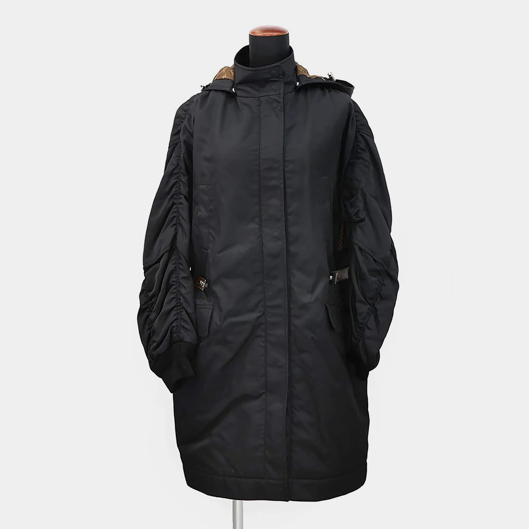 مملوكة مسبقًا Louis Vuitton Hooded Zip Coat Size 38 Black Nylon & Monogram