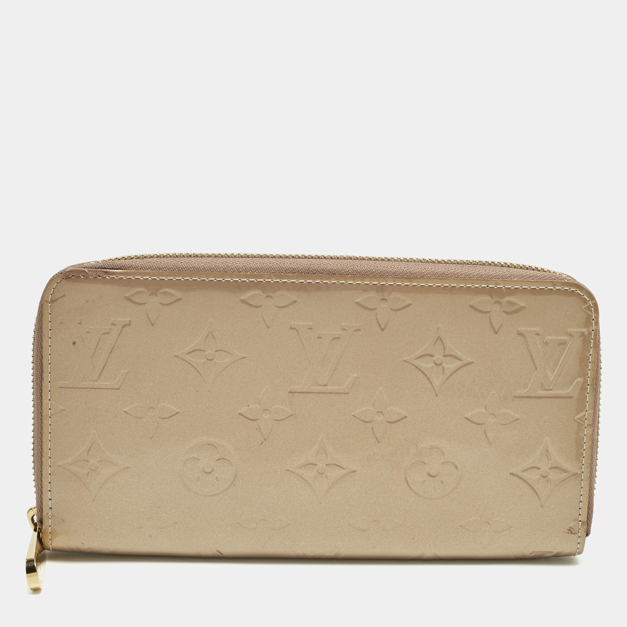 Pre Owned Louis Vuitton Beige Poudre Monogram Vernis Zippy Wallet