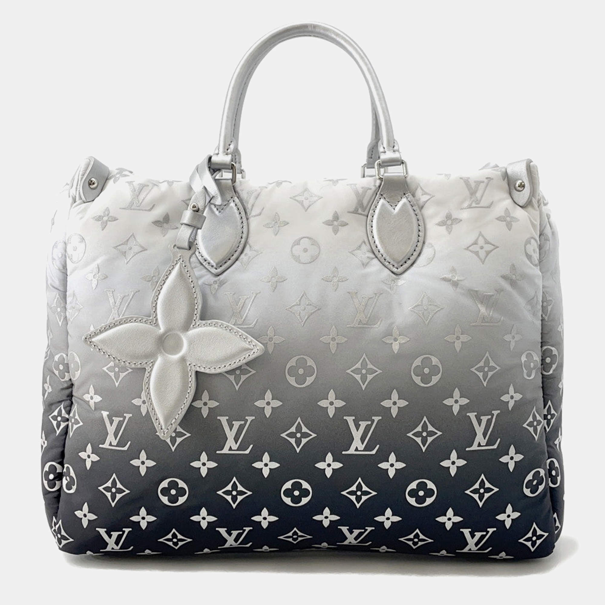 مملوكة مسبقًا Louis Vuitton LV Ski Onthego MM Blue White Monogram Nylon Tote Bag