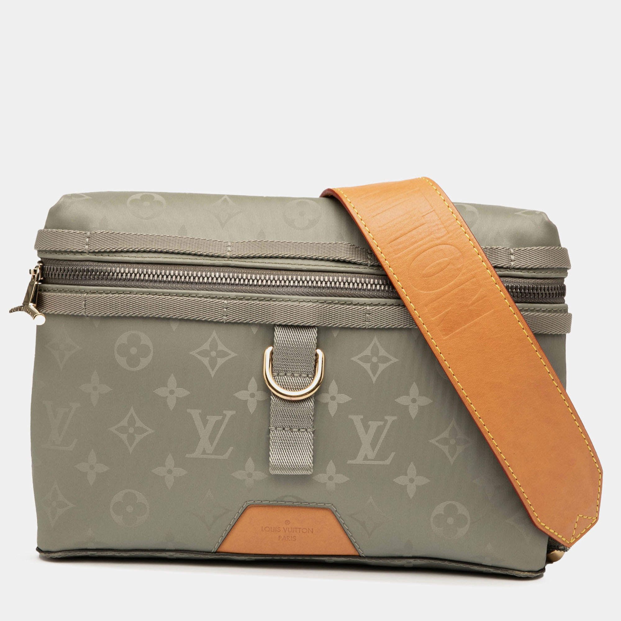 Pre Owned Louis Vuitton Grey Monogram Titanium Messenger PM