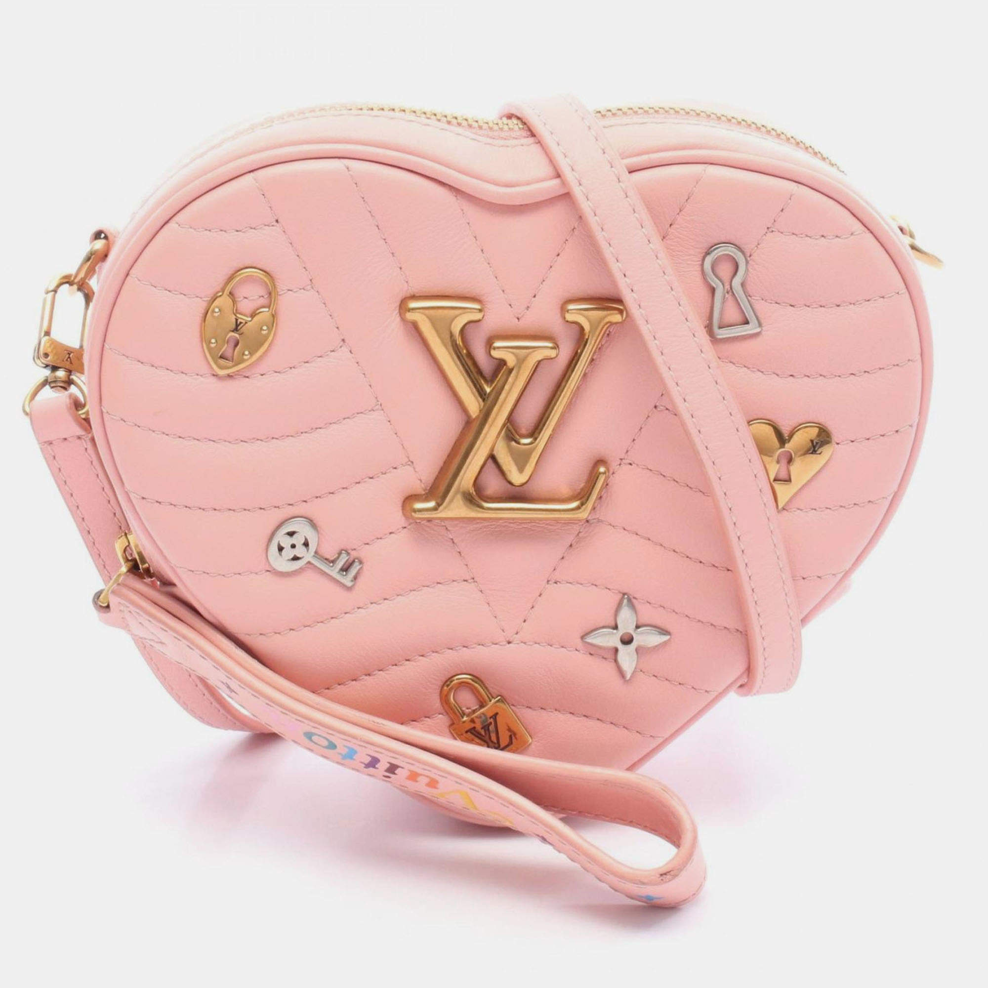 مملوكة مسبقًا حقيبة لوي فيتون نيو ويف هارت لوف لوك للكتف جلد وردي