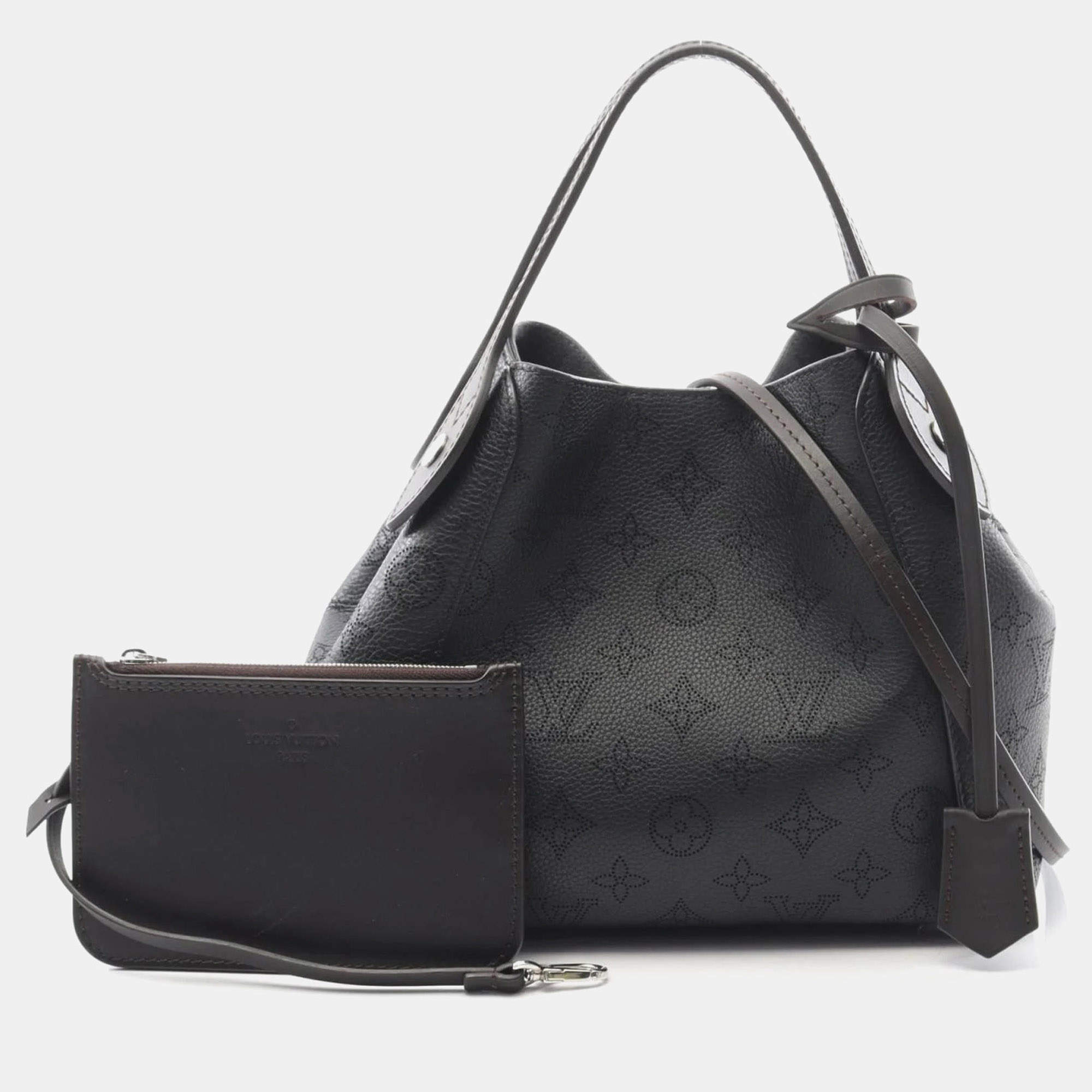 مملوكة مسبقًا حقيبة لوي فيتون هينا بي إم جلد ماهينا أسود/بني