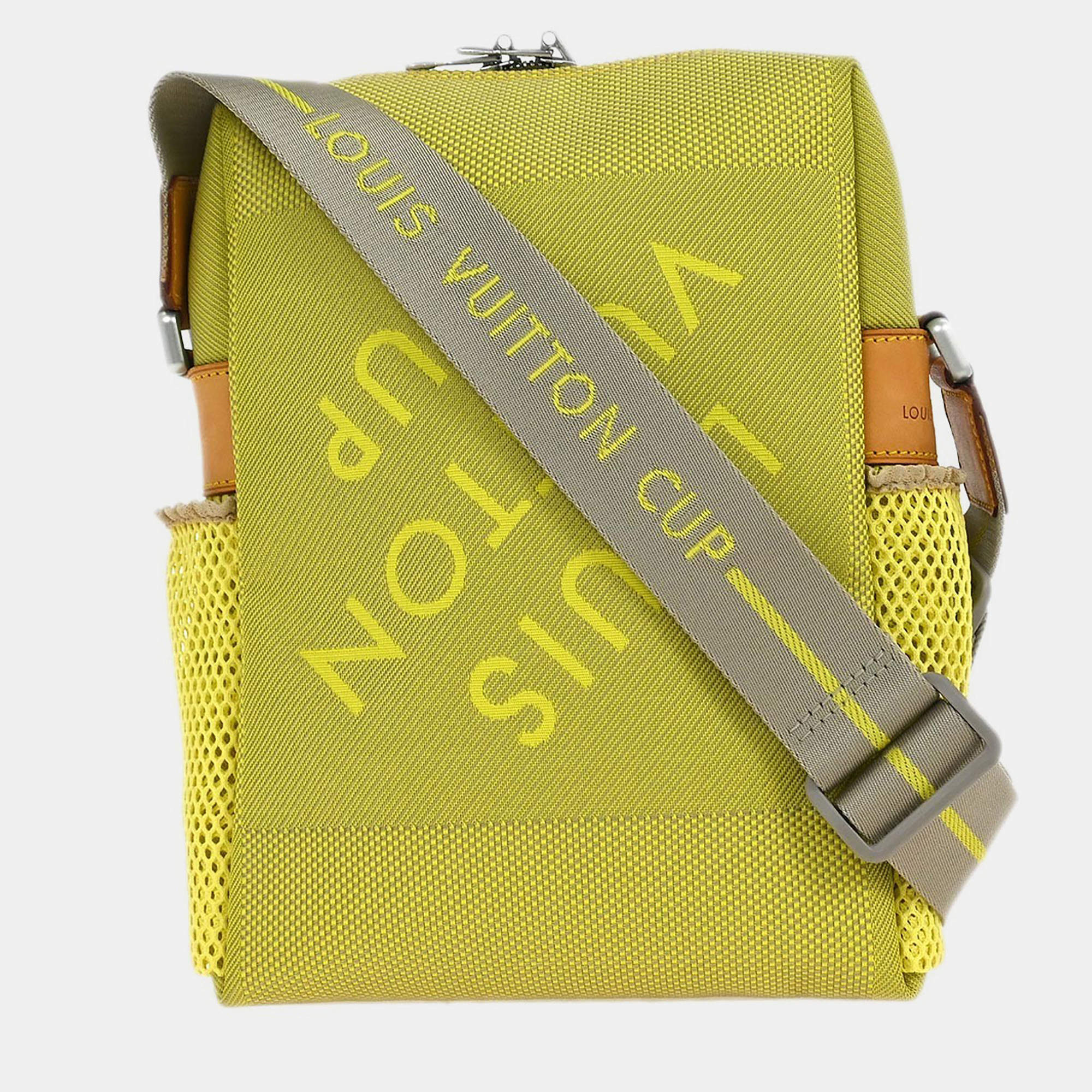 مملوكة مسبقًا حقيبة كتف لويس فويتون صفراء LV Cup Weatherly