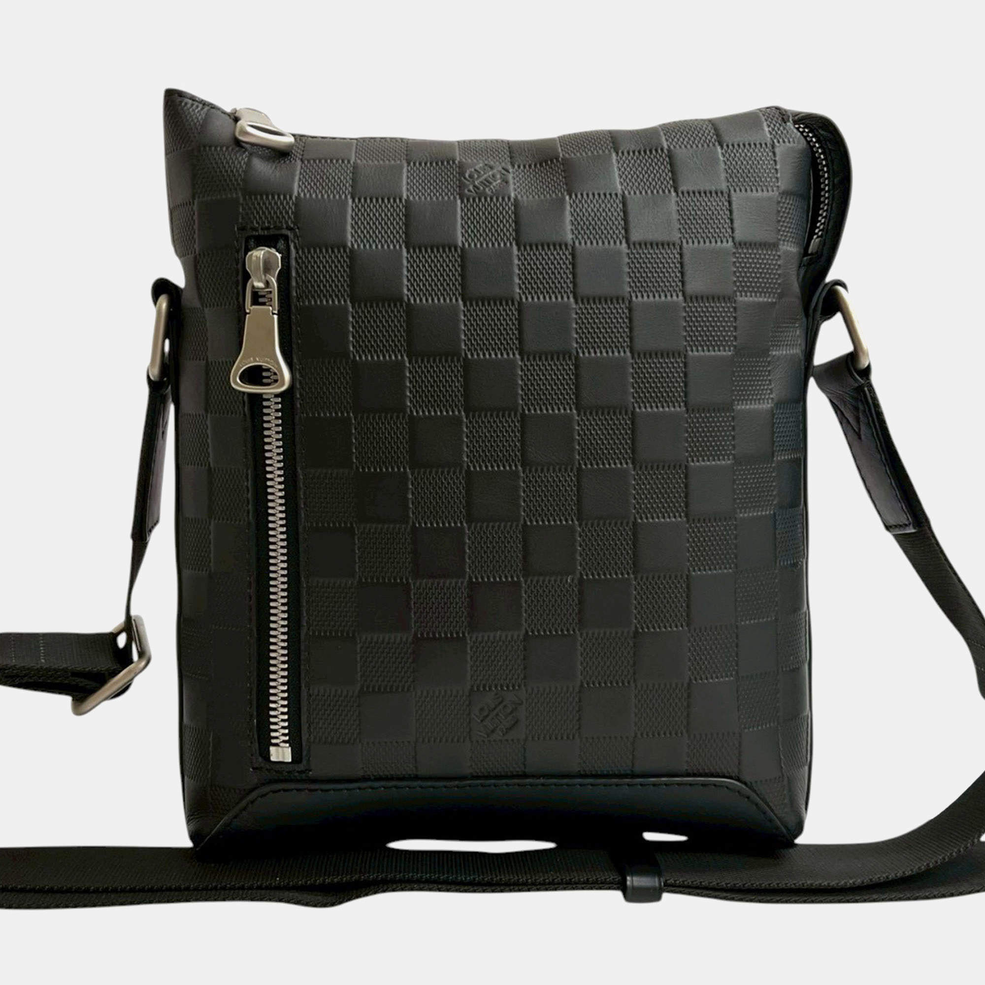 Pre Owned Louis Vuitton Black Damier Infini Discovery Messenger BB