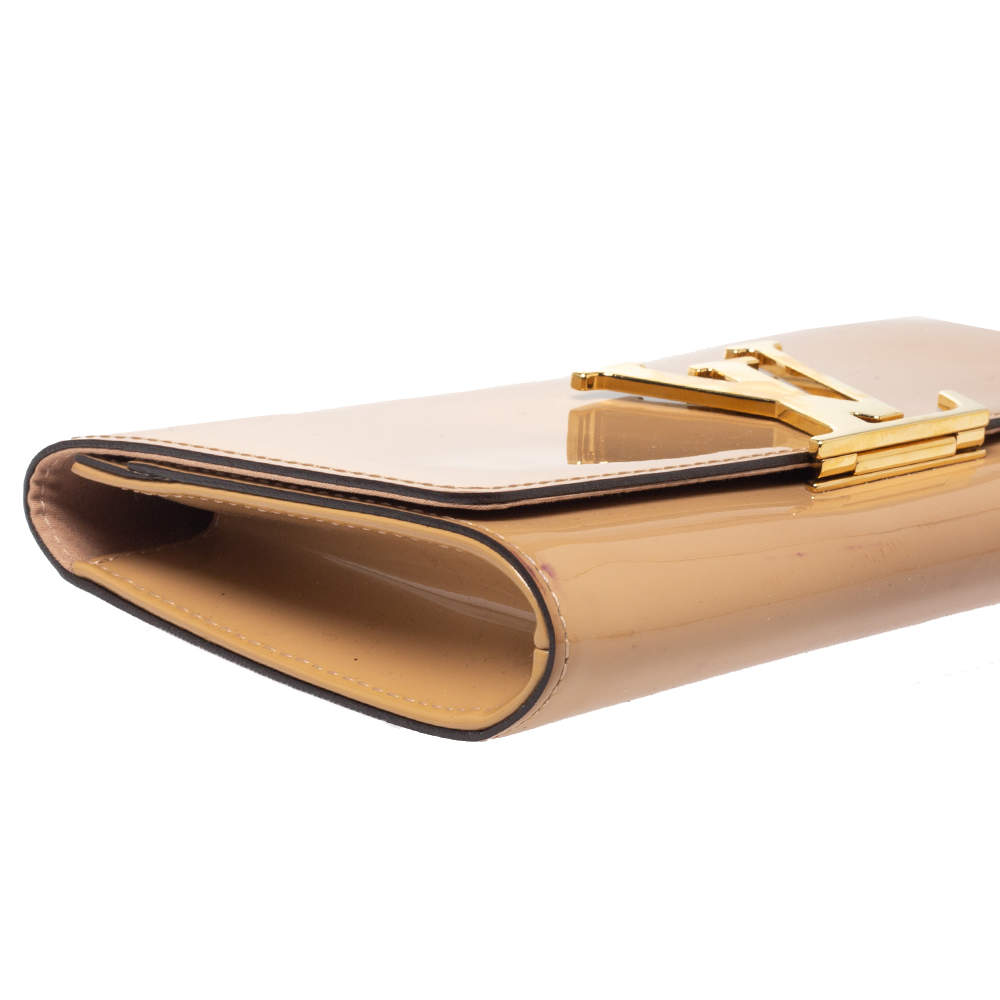 Patent leather clutch bag Louis Vuitton Beige in Patent leather - 21515154