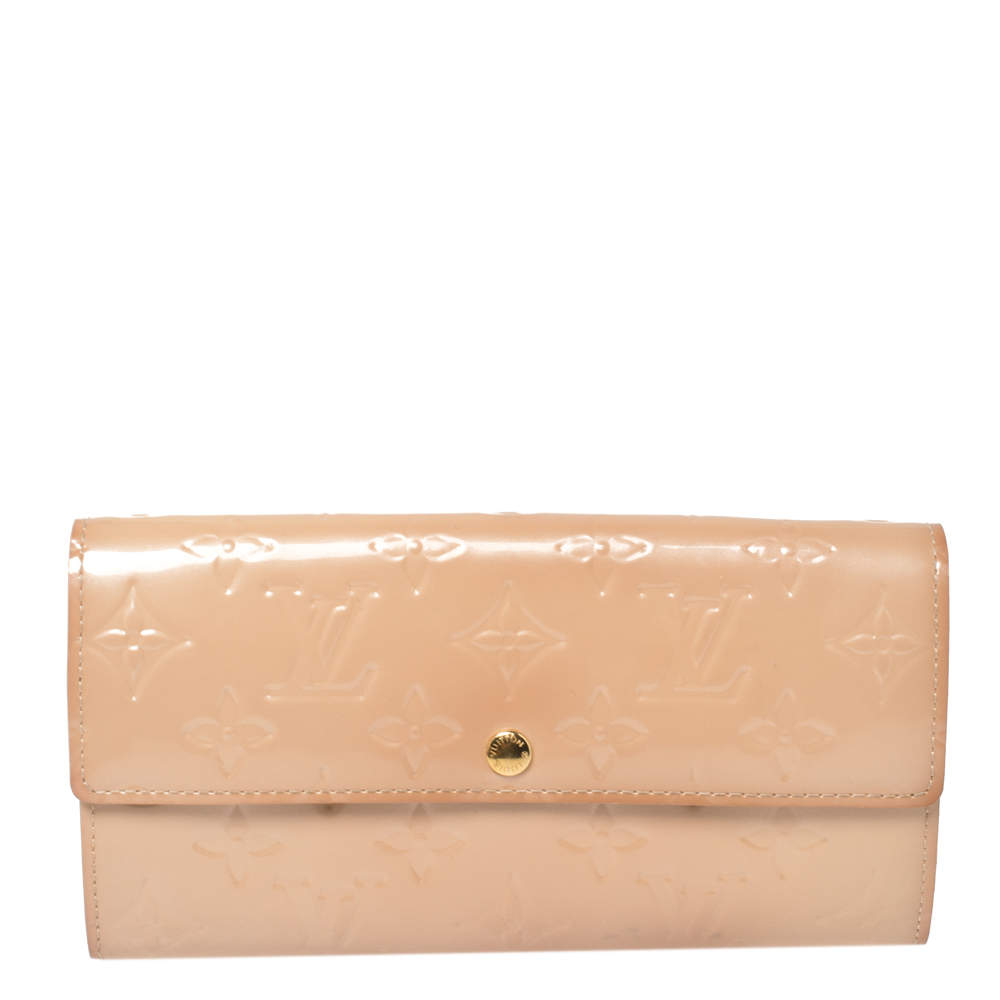 مملوكة مسبقًا Louis Vuitton Noisette Monogram Vernis Sarah Wallet 