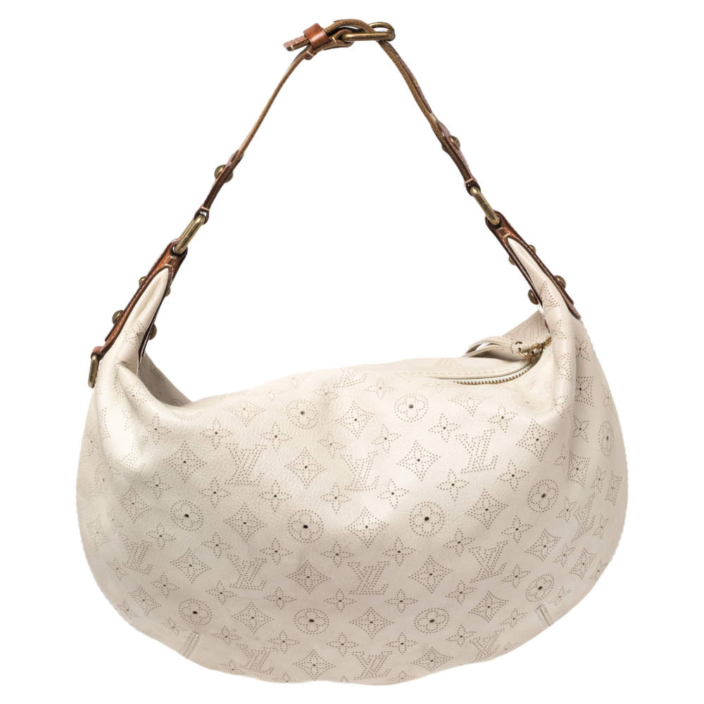 Pre-owned Louis Vuitton White Monogram Mahina Leather Limited Edition Onatah  Gm Bag