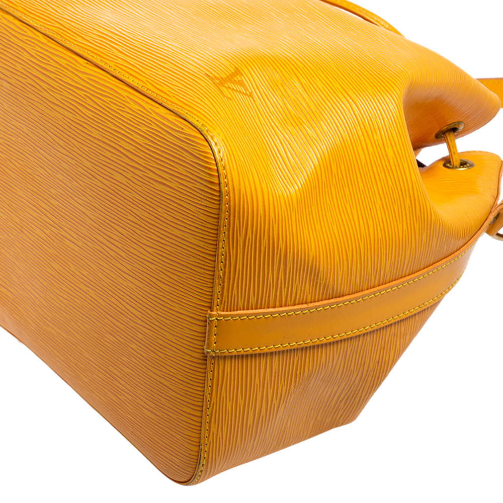 Leather handbag Louis Vuitton Yellow in Leather - 17747074
