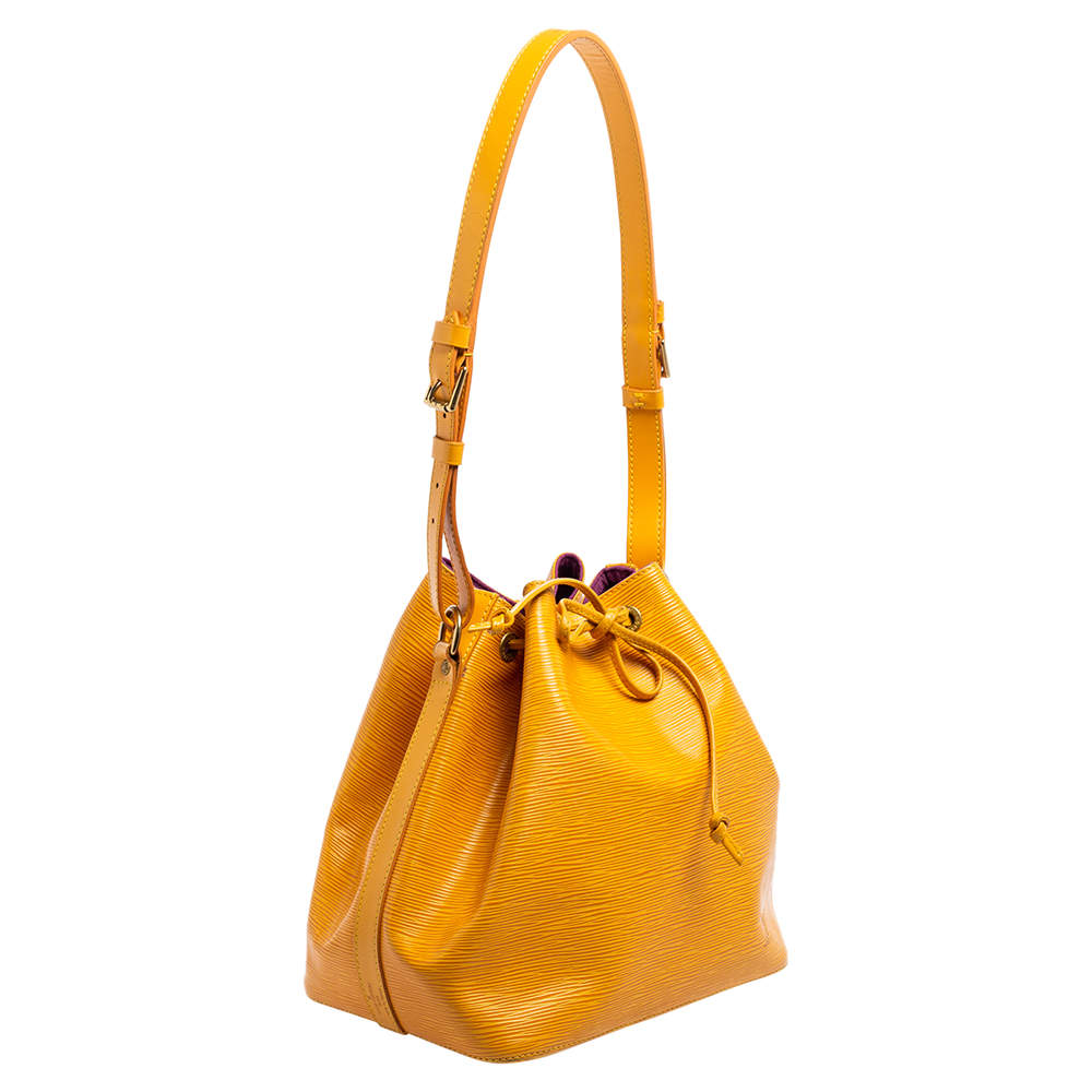 Leather handbag Louis Vuitton Yellow in Leather - 29555044