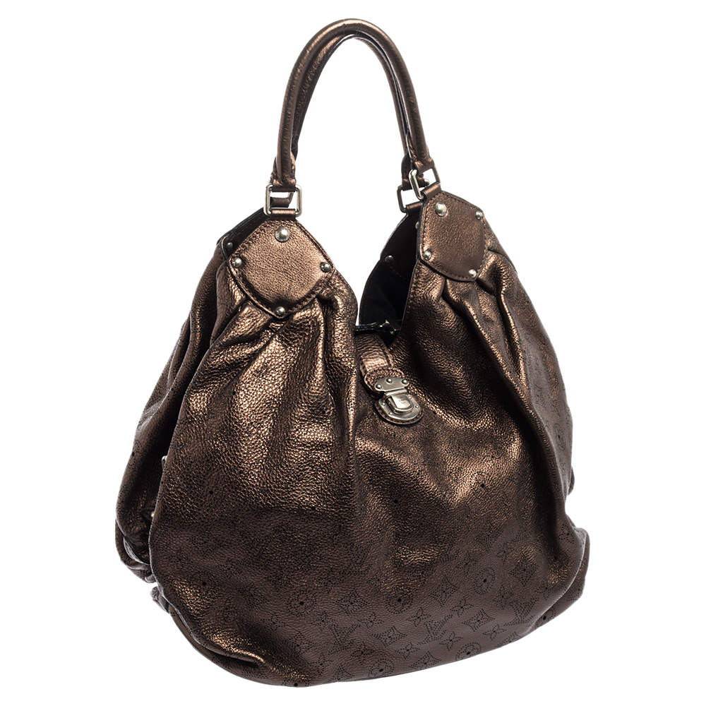 WE'RE IN LOVE!!!!!!! Previously owned Louis Vuitton Mahina hobo in