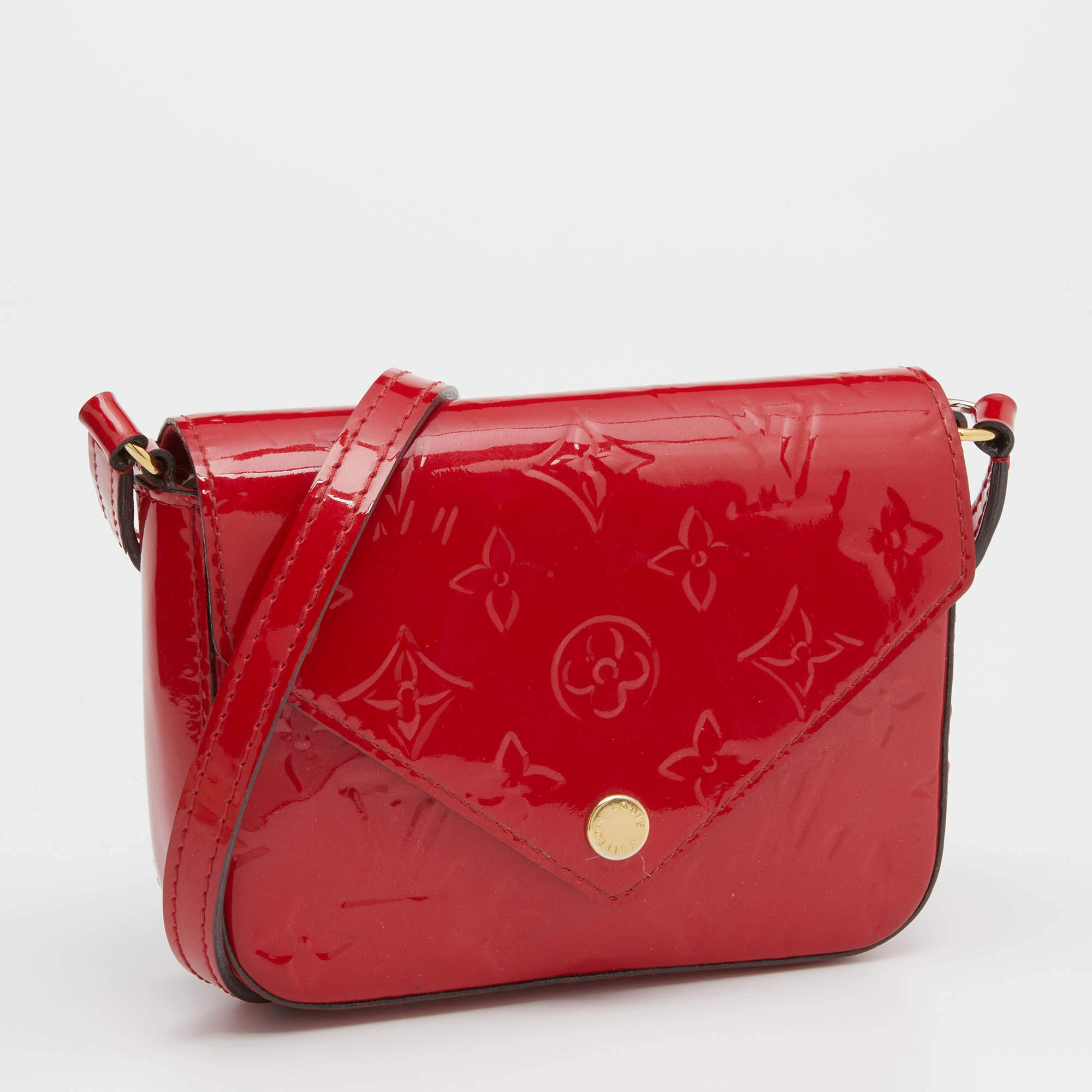 Review & What fits in my bag: Louis Vuitton Mini Sac Lucie in Cerise  Vernis. 