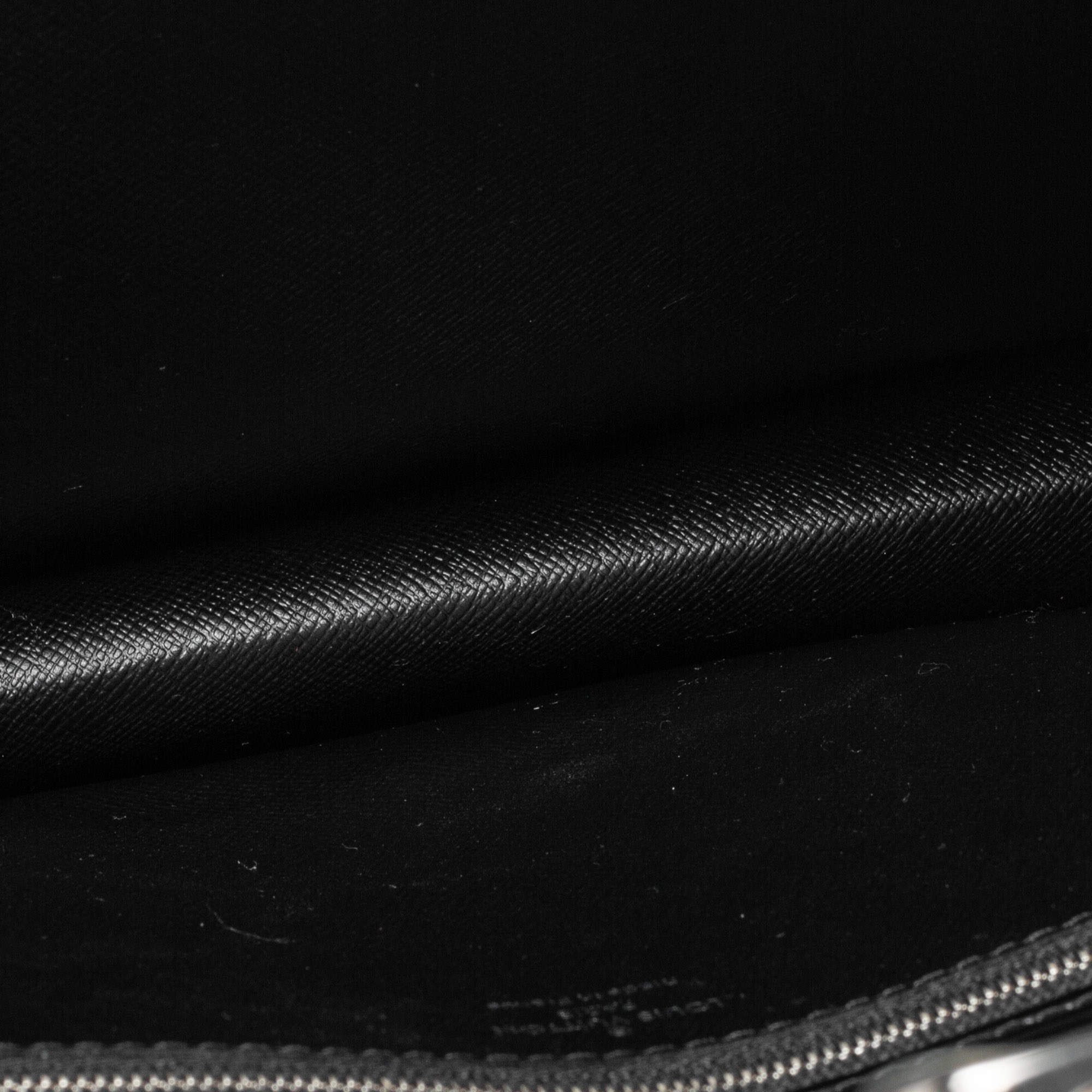 Cloth clutch bag Louis Vuitton Black in Cloth - 27475991