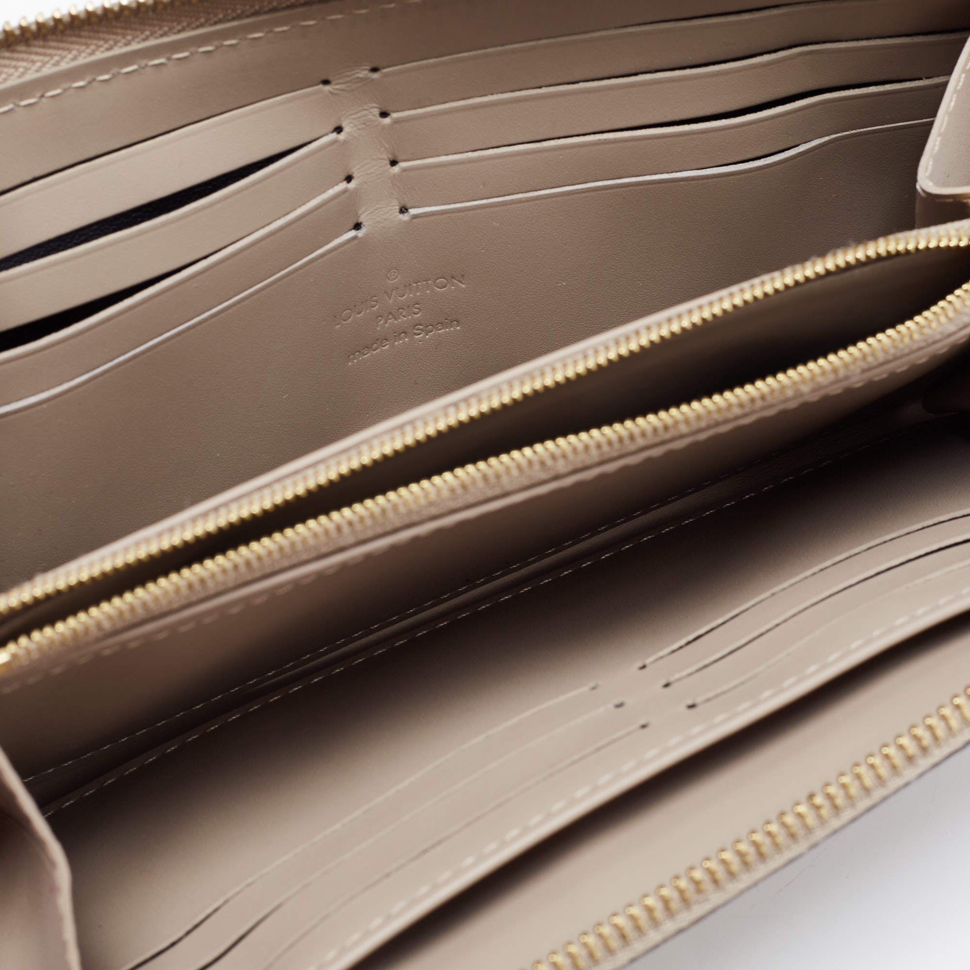 Louis Vuitton Suhali leather zippy Zip around wallet in 2023