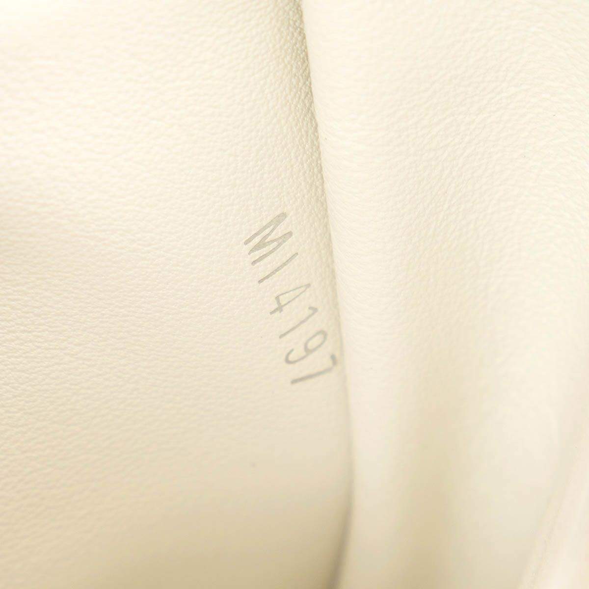 Pre-owned Louis Vuitton White Leather Capucines Limited Edition Pm Hanami  Applique Shoulder Bag