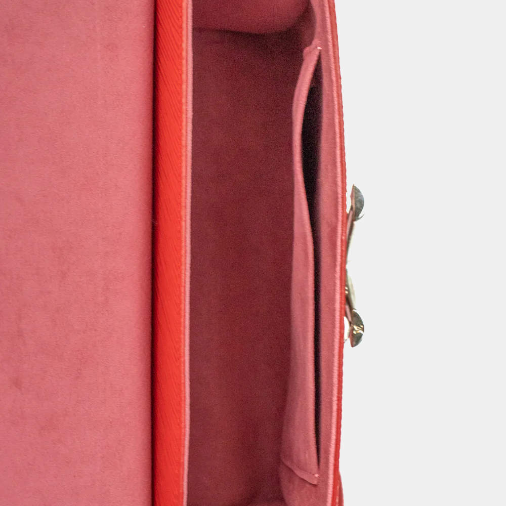Twist leather crossbody bag Louis Vuitton Red in Leather - 32668121