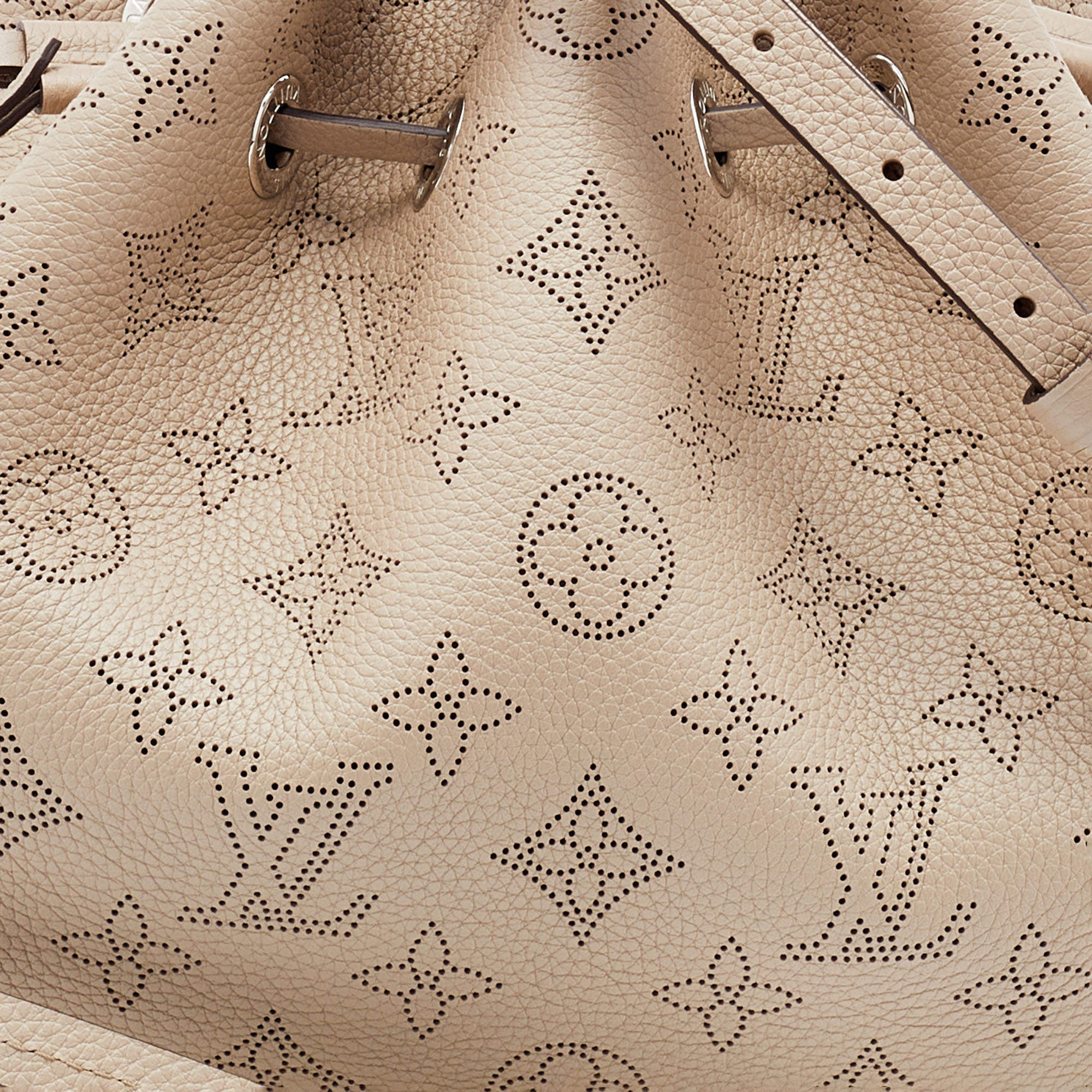 Louis Vuitton Women's Size 37 White Navy Monogram Escale Stellar Low S –  Bagriculture