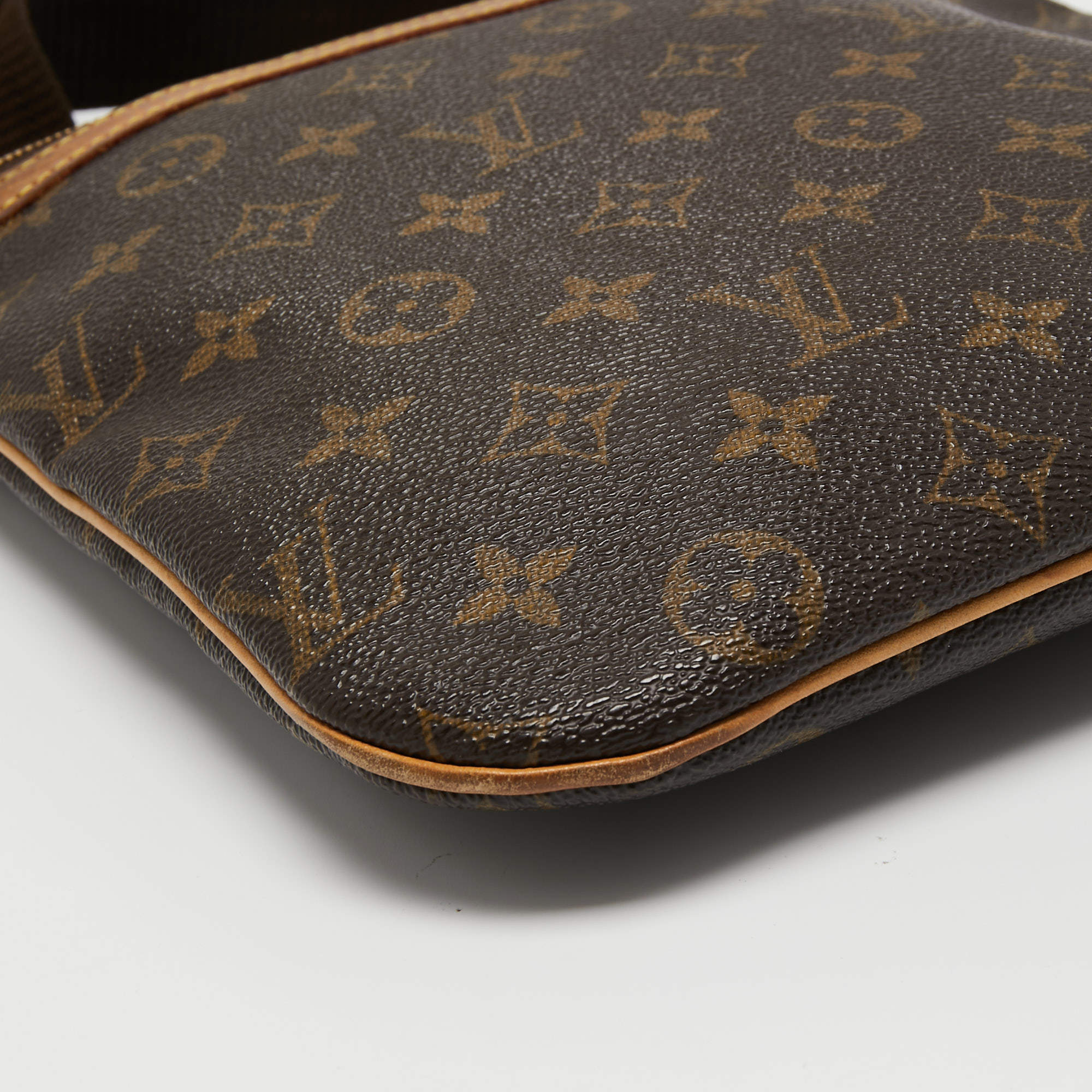 Louis Vuitton Monogram Canvas Pochette Bosphore Messenger Bag (SHF-191 –  LuxeDH