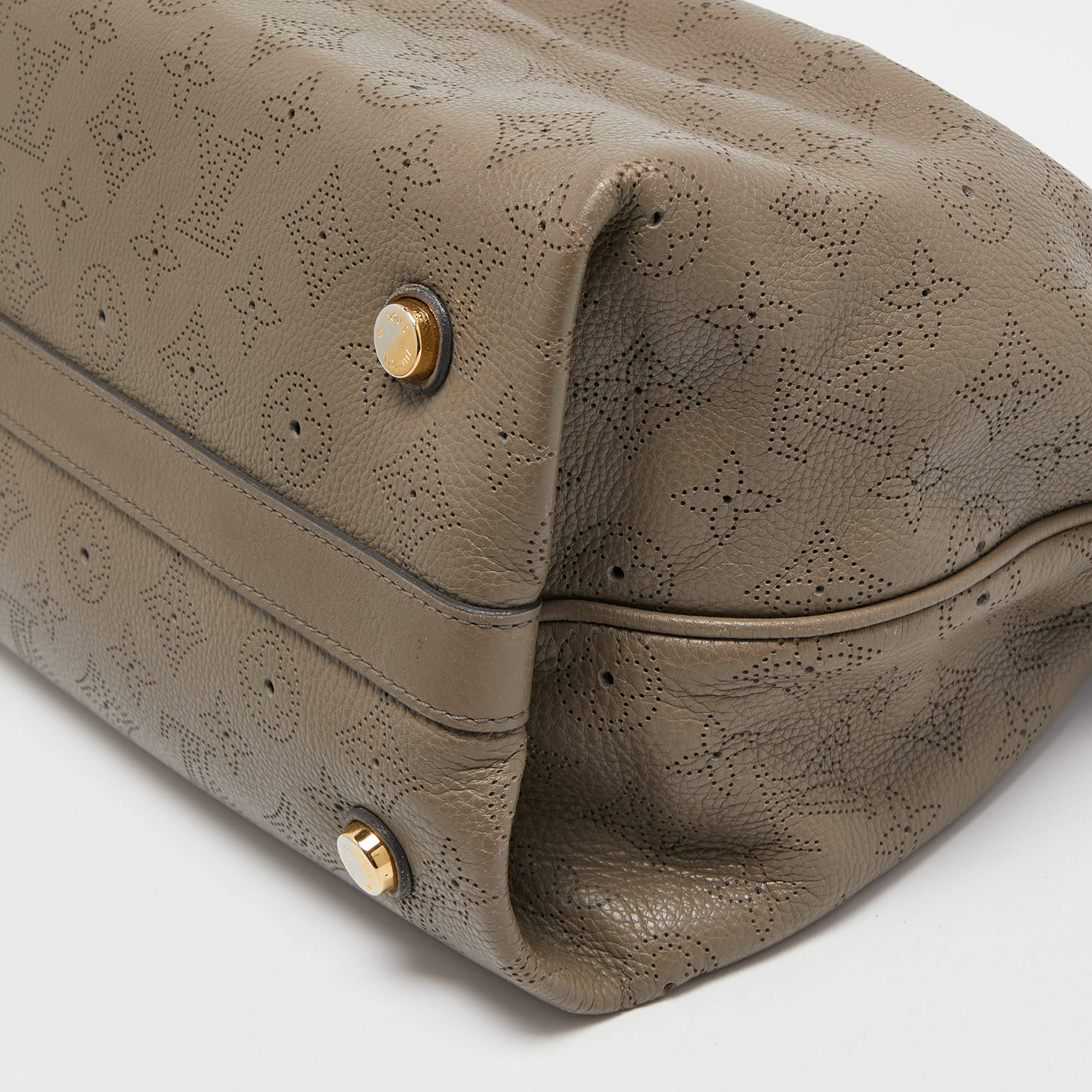 LOUIS VUITTON taupe leather MONOGRAM MAHINA CIRRUS PM Shoulder Bag For Sale  at 1stDibs