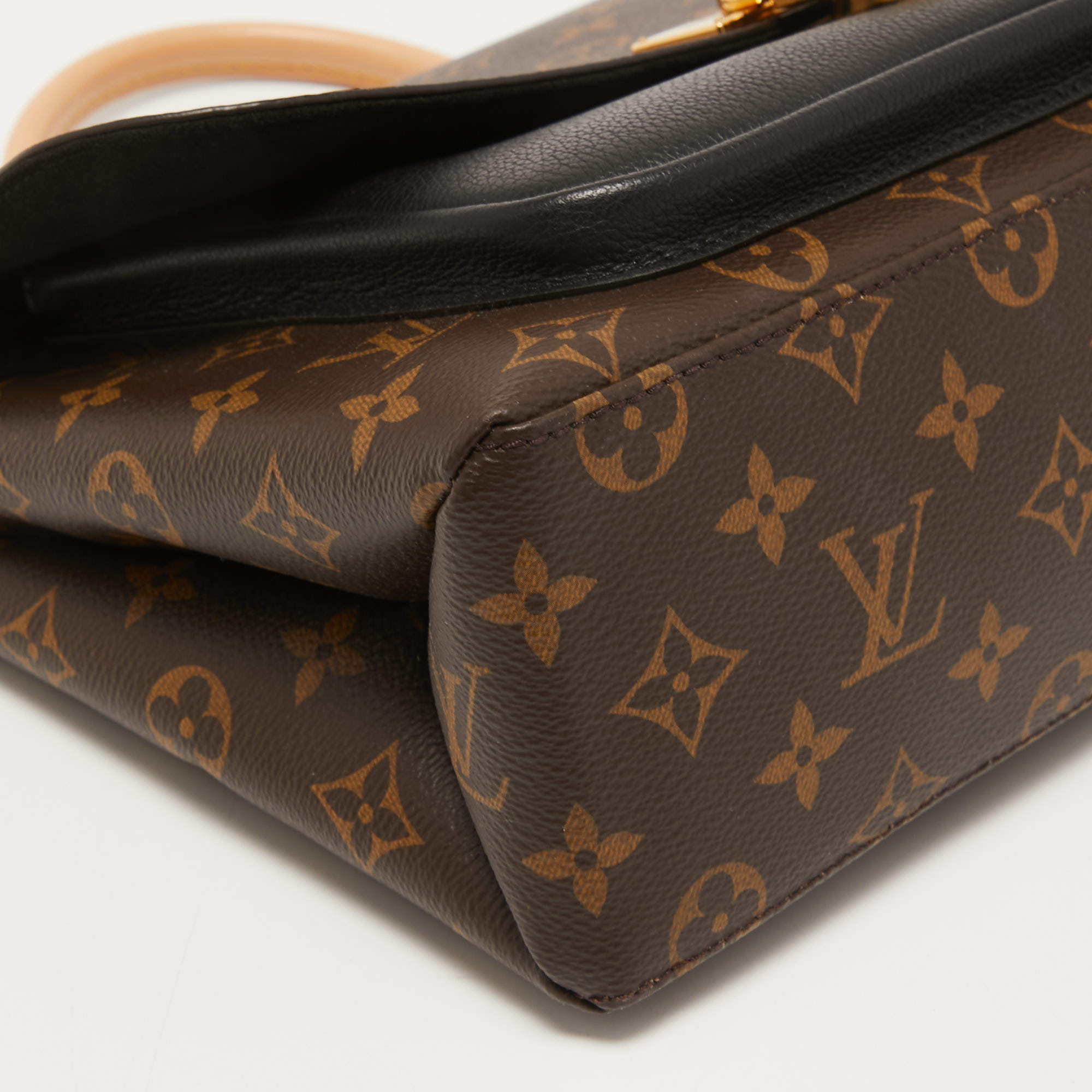 Louis Vuitton Marignan Monogram Canvas Bag 👢👑 Product Code : 287^ Please  contact me for your orders and questions via Whatsapp(+905060246175, +44  7561389919) …