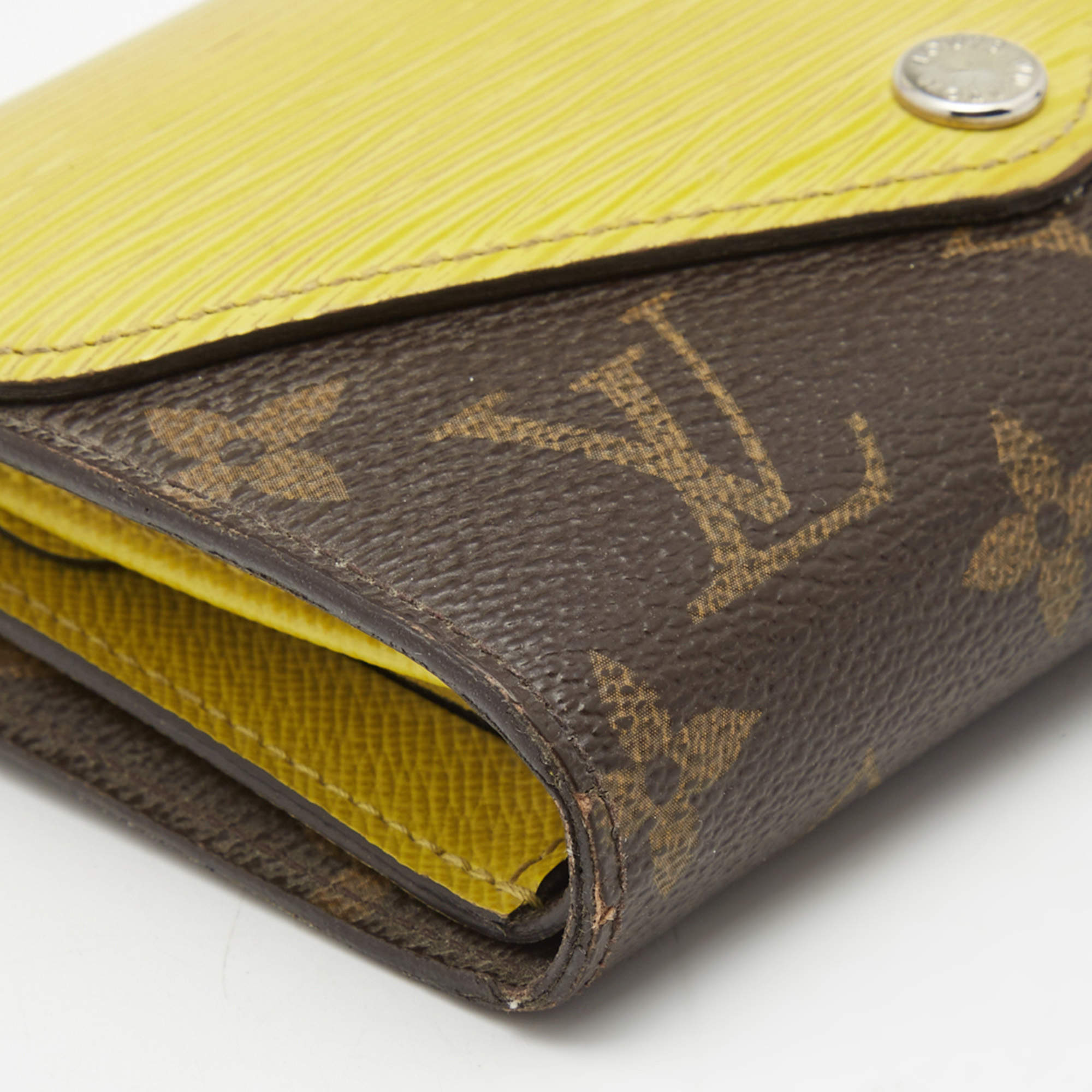 Pre-Owned Louis Vuitton Pistache Epi Marie-Lou Compact Wallet