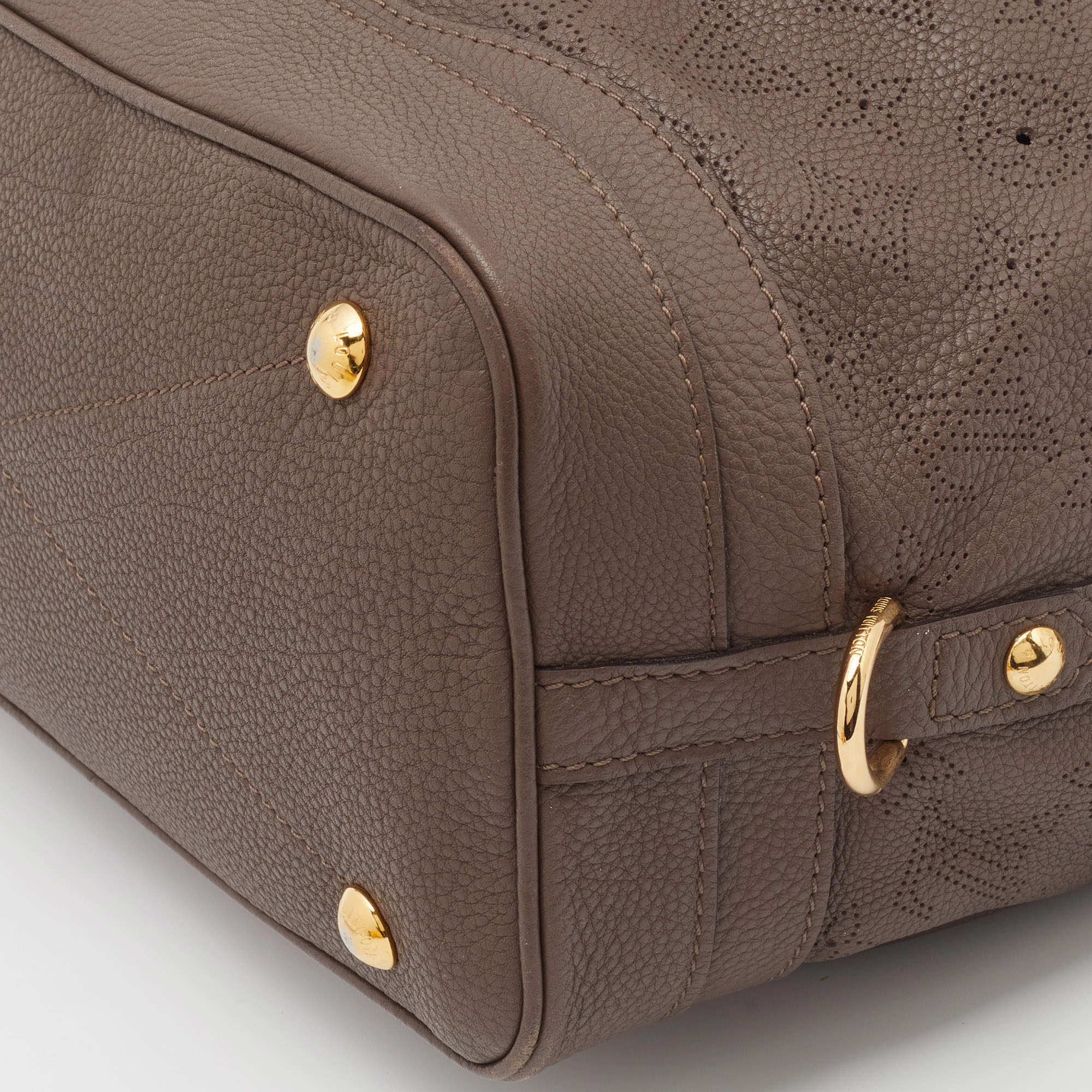 Louis Vuitton Poudre Mahina Leather Stellar PM Bag Louis Vuitton | The  Luxury Closet