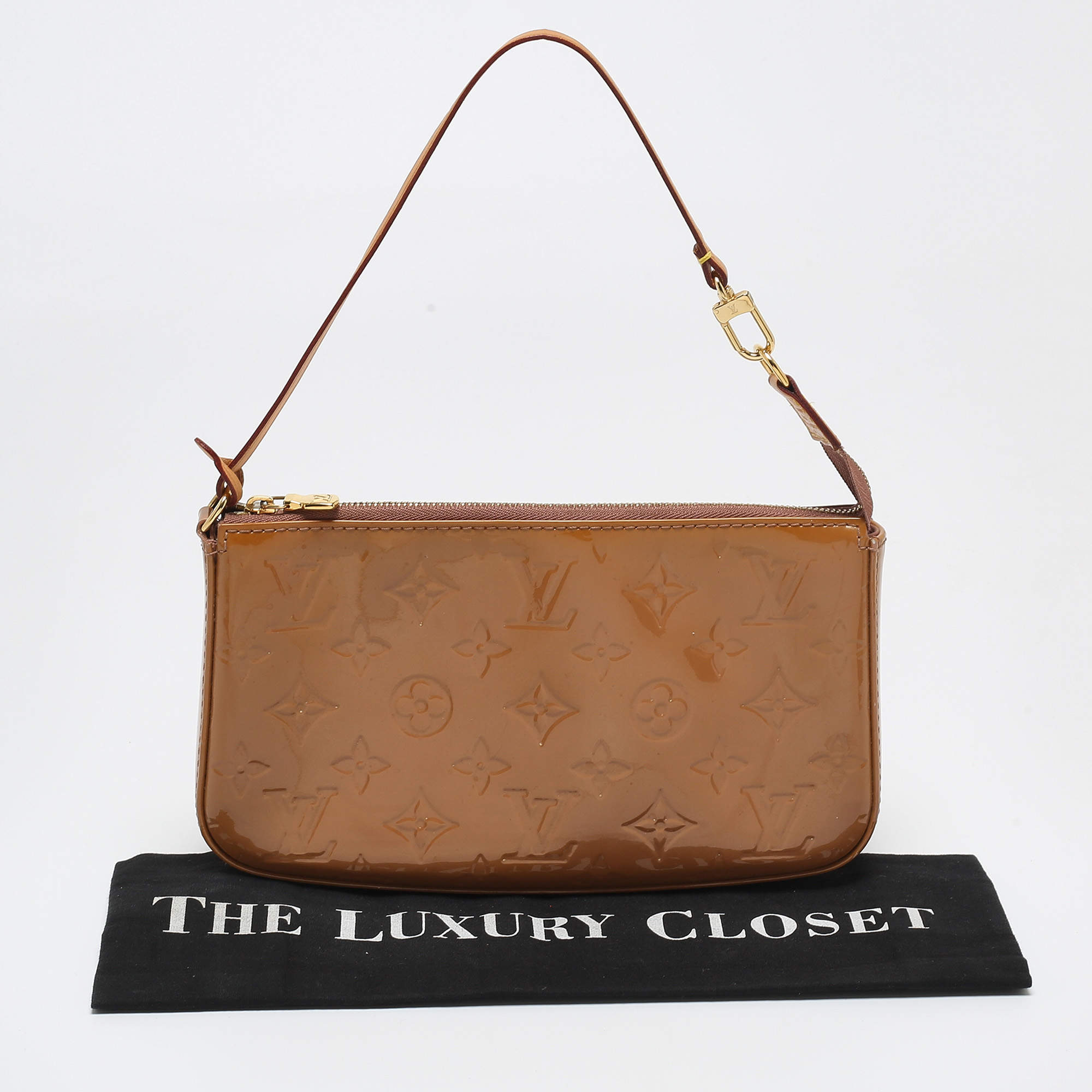 Louis Vuitton Beige Monogram Vernis Leather Pochette Accessoires Clutch  Louis Vuitton | The Luxury Closet