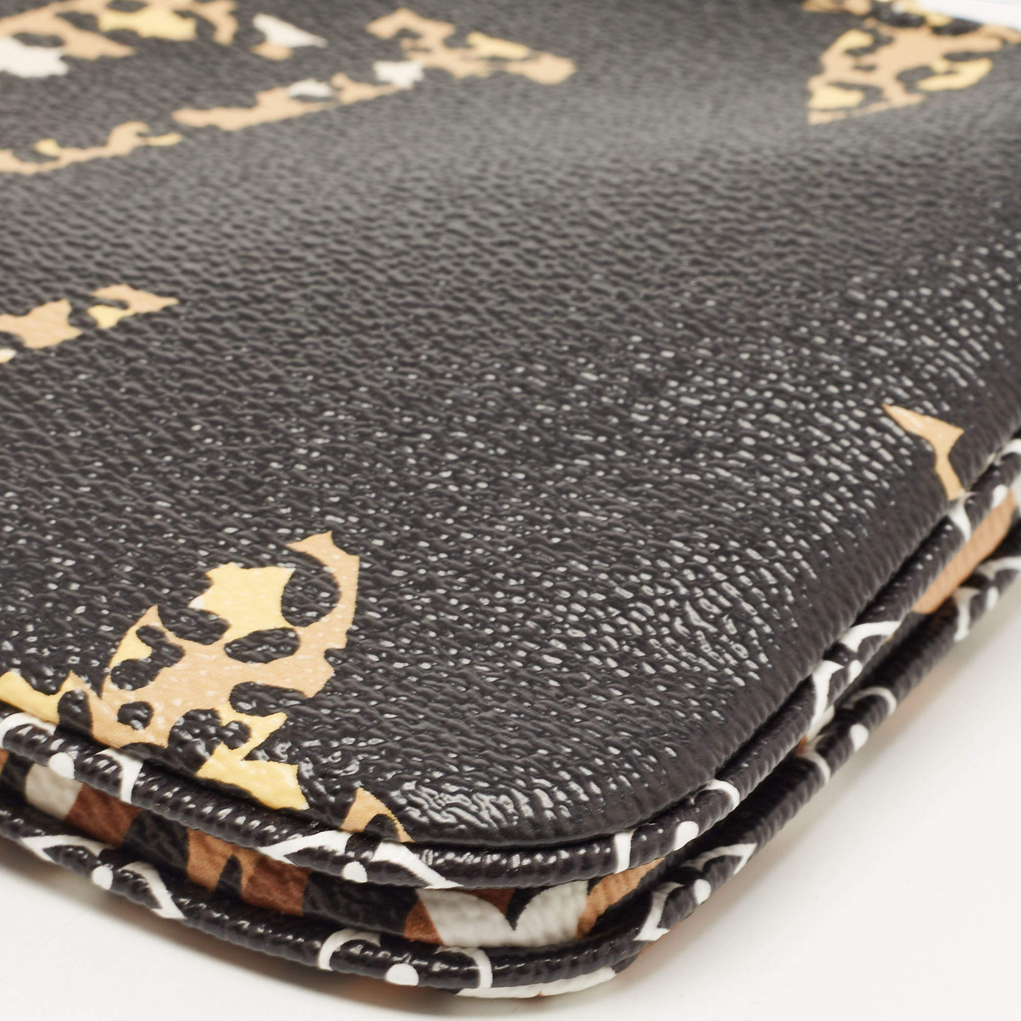 Louis Vuitton Monogram Giant Jungle Double Zip Pochette - Black Crossbody  Bags, Handbags - LOU509449