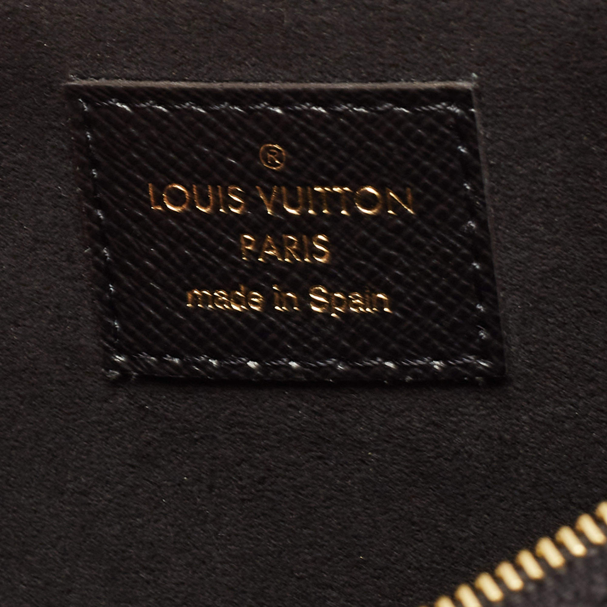 Louis Vuitton Limited Edition Noir Monogram Giant Jungle Pochette Double  Zip Bag - Yoogi's Closet