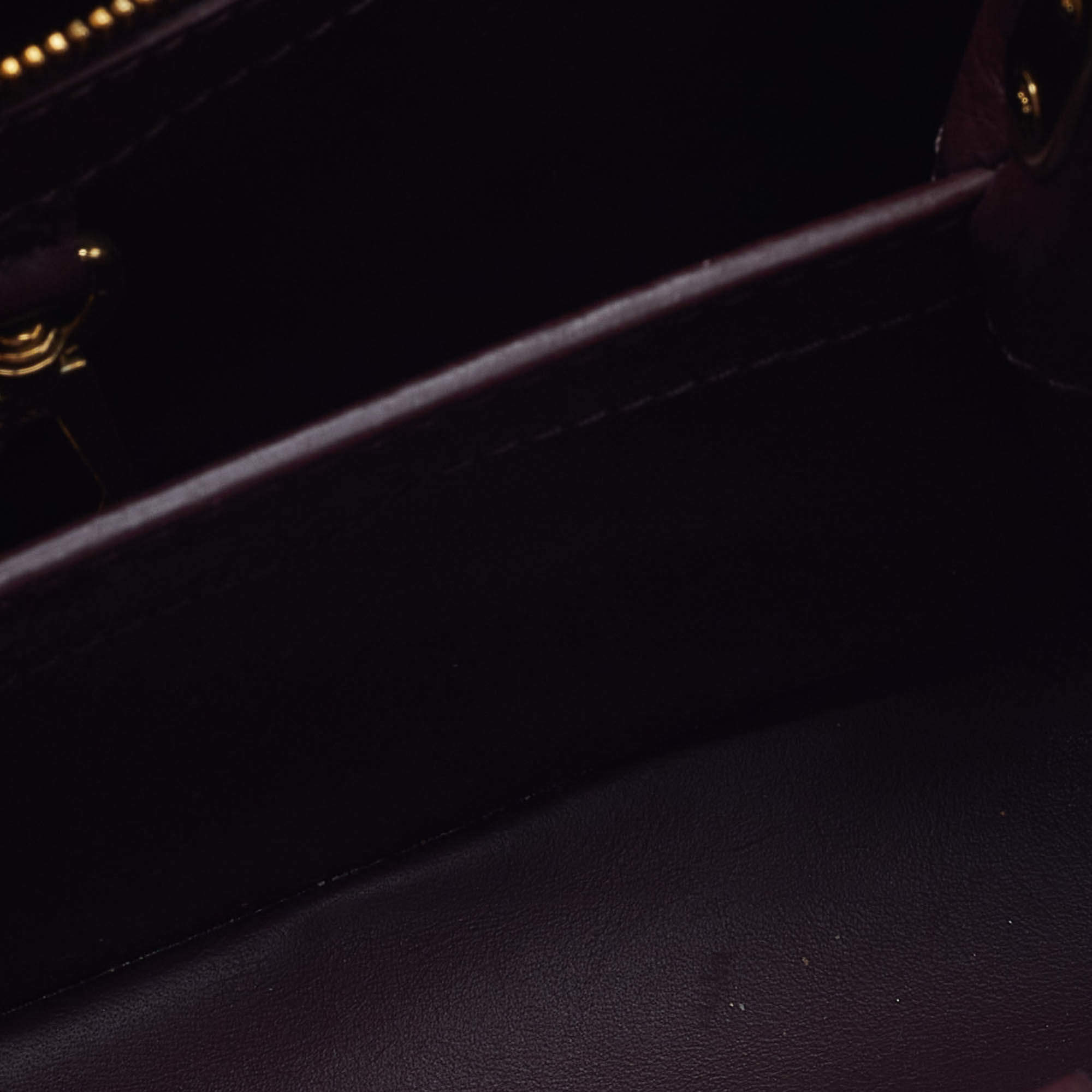 Shop Louis Vuitton 2024 SS M22181 Capucines BB (M22181) by ElmShoesStyle