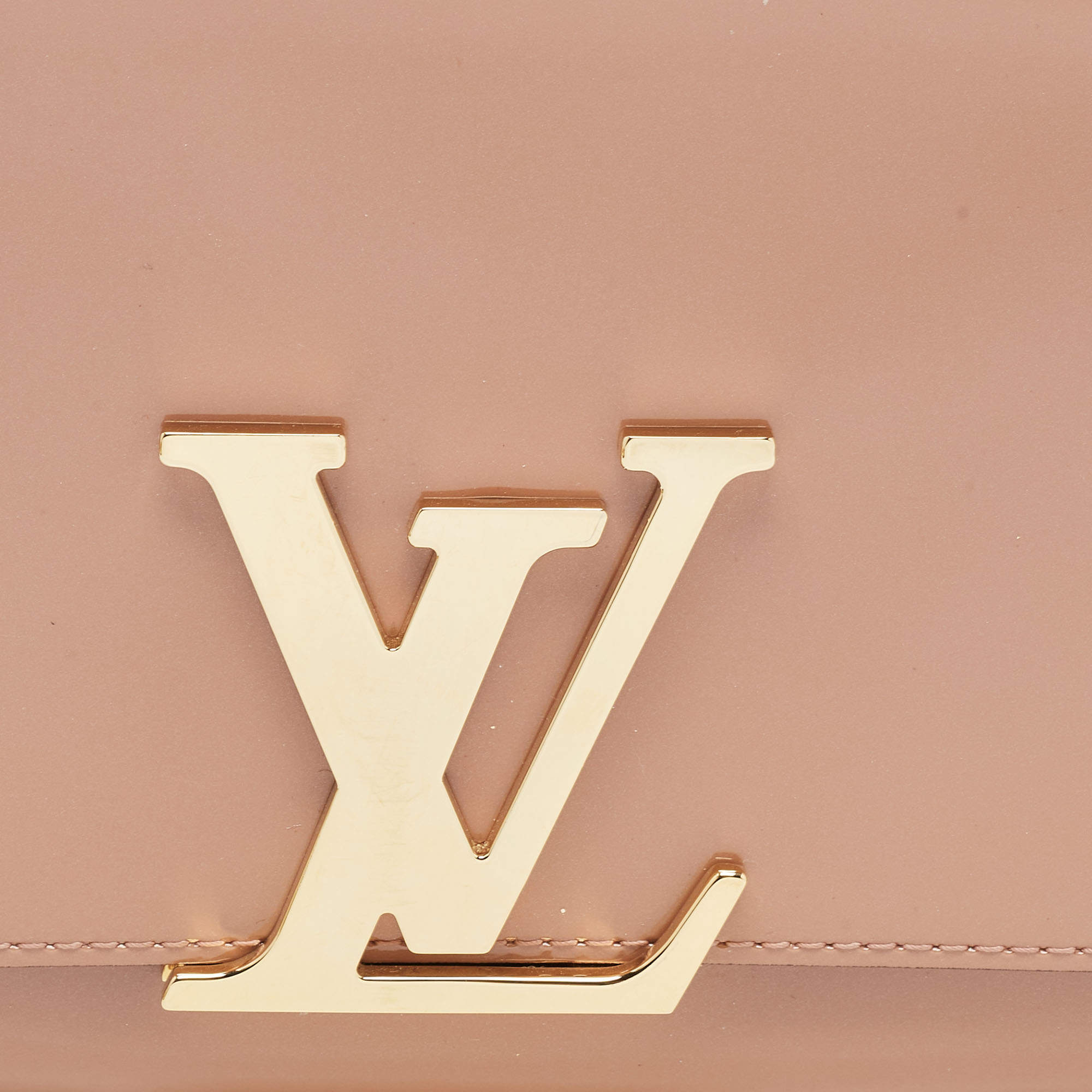 Louis Vuitton - Authenticated Louise Clutch Bag - Patent Leather Beige Plain For Woman, Very Good condition