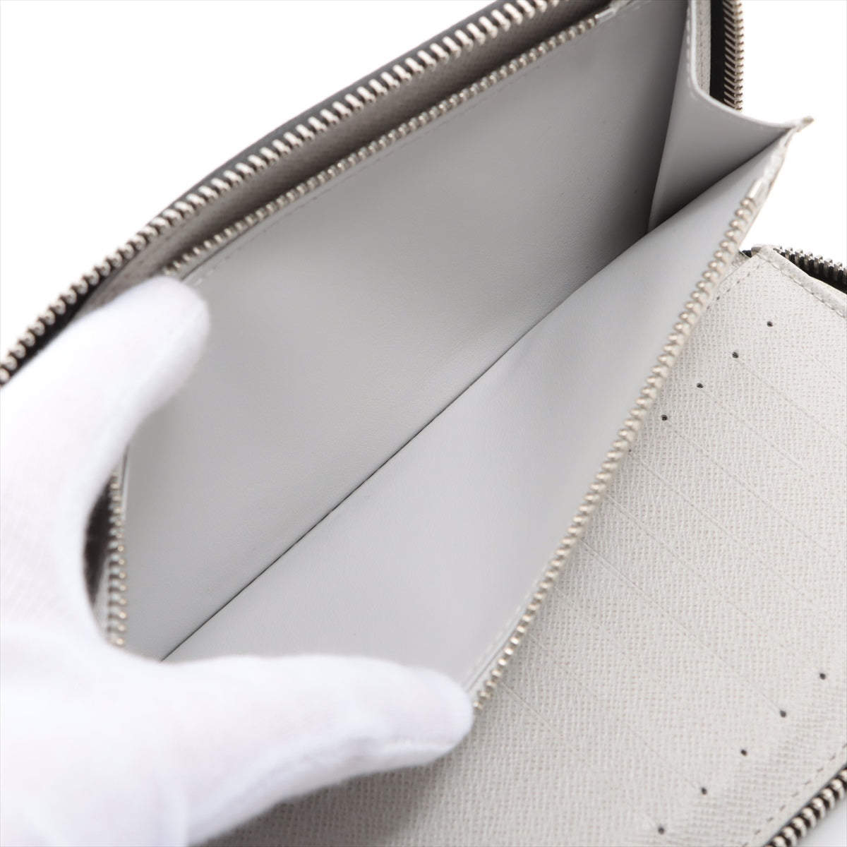 Louis Vuitton Taiga Llama Zippy wallet vertical M30446 CA0210