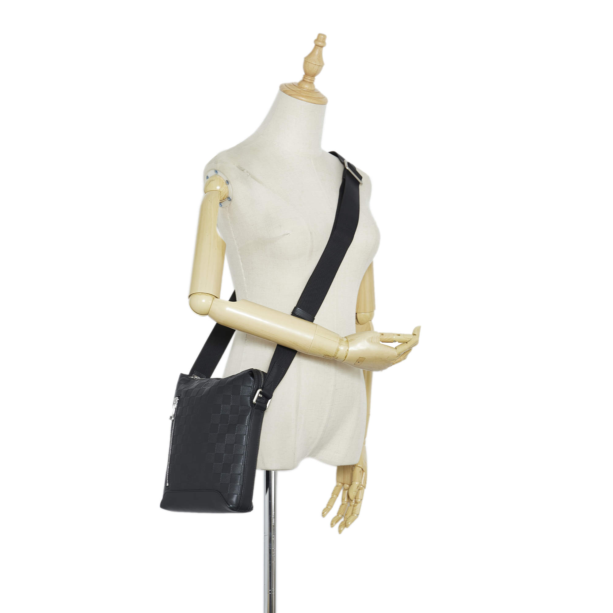 Louis Vuitton Damier Infini Discovery Messenger BB - Black Messenger Bags,  Bags - LOU569258