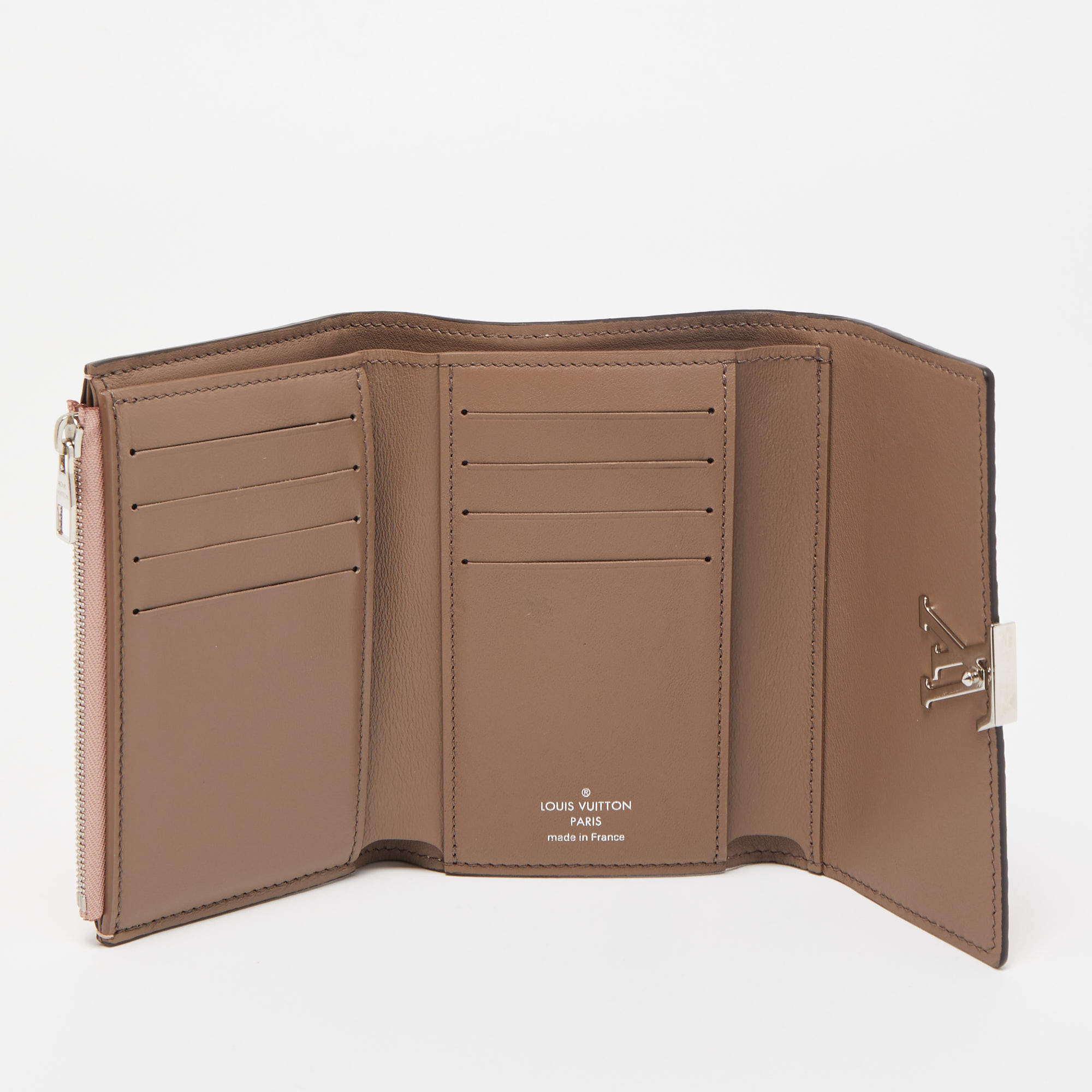 LOUIS VUITTON Capucines Taurillon Compact Leather Wallet Magnolia - La