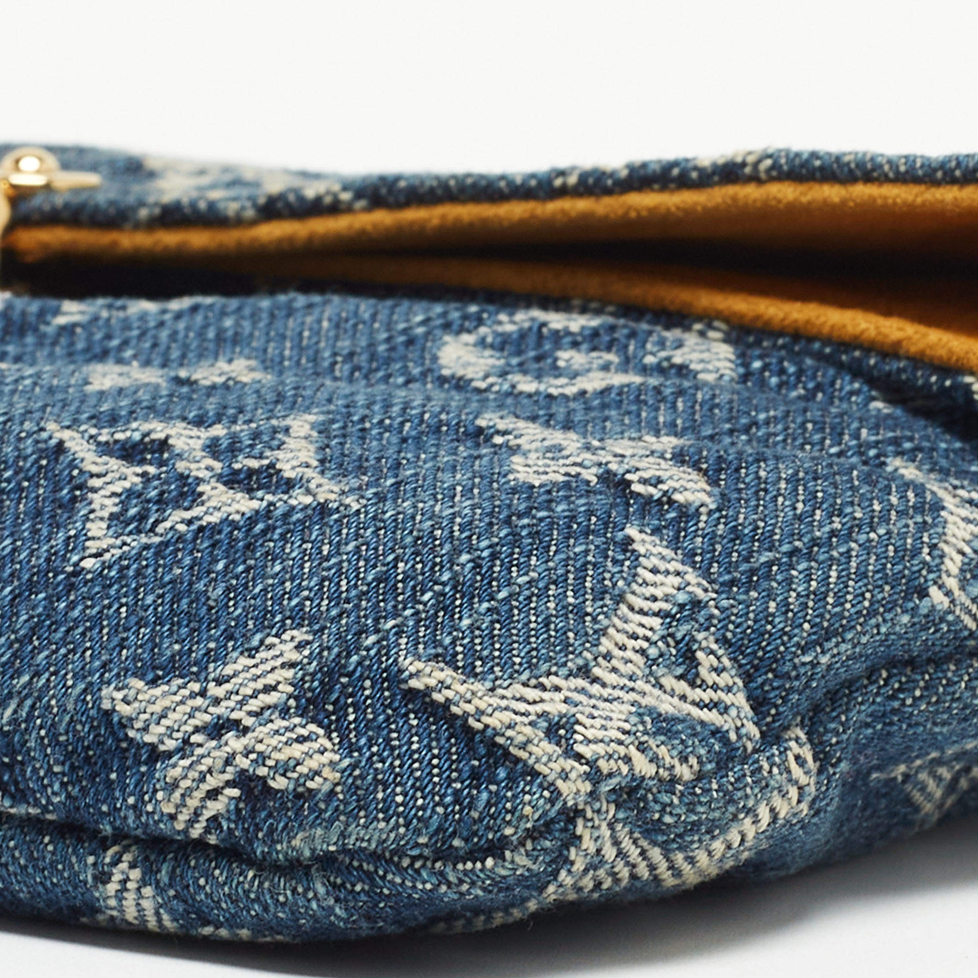 Louis Vuitton Blue Denim Monogram Denim Pochette Plate Clutch Bag - Yoogi's  Closet
