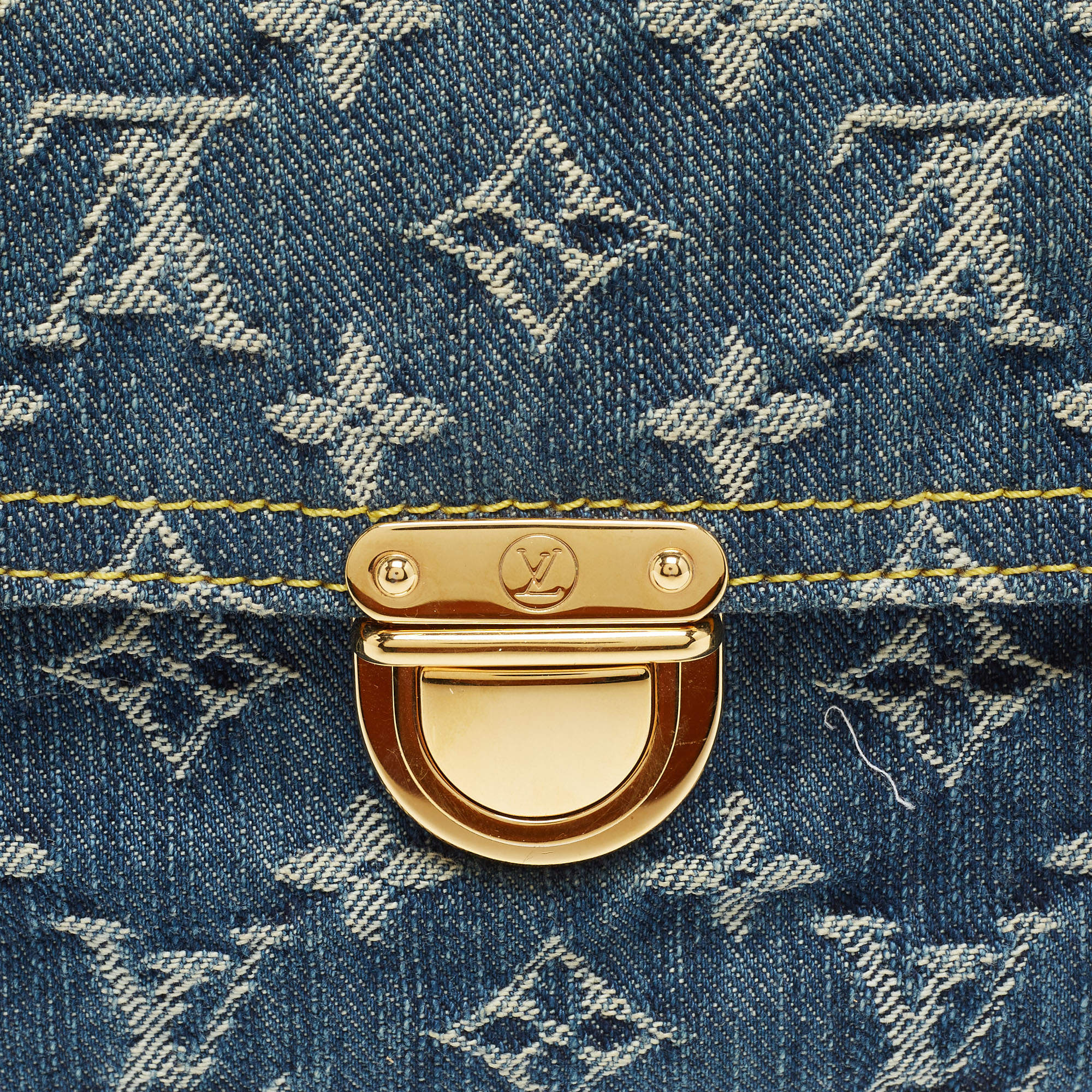 Louis Vuitton Blue Monogram Denim Pochette Plate Cloth ref.1043296 - Joli  Closet