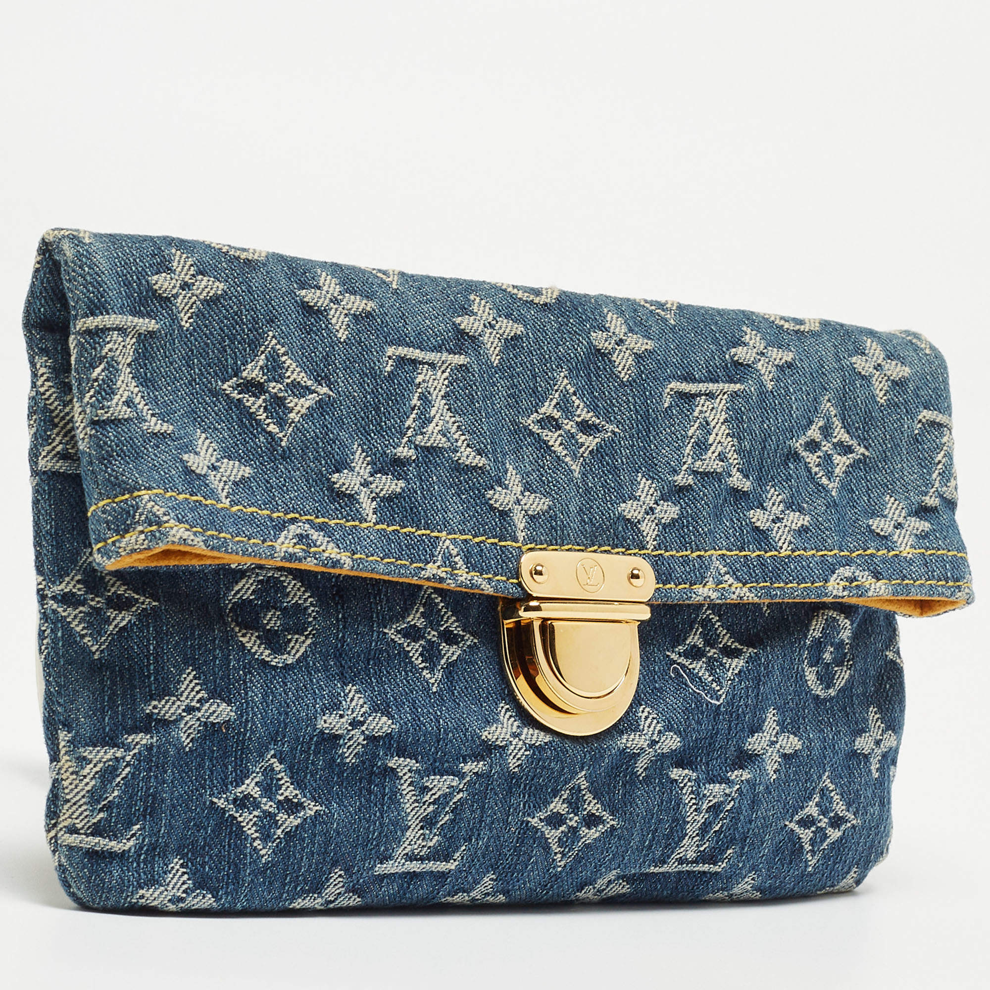 Louis Vuitton Blue Denim Monogram Denim Pochette Plate Clutch Bag - Yoogi's  Closet