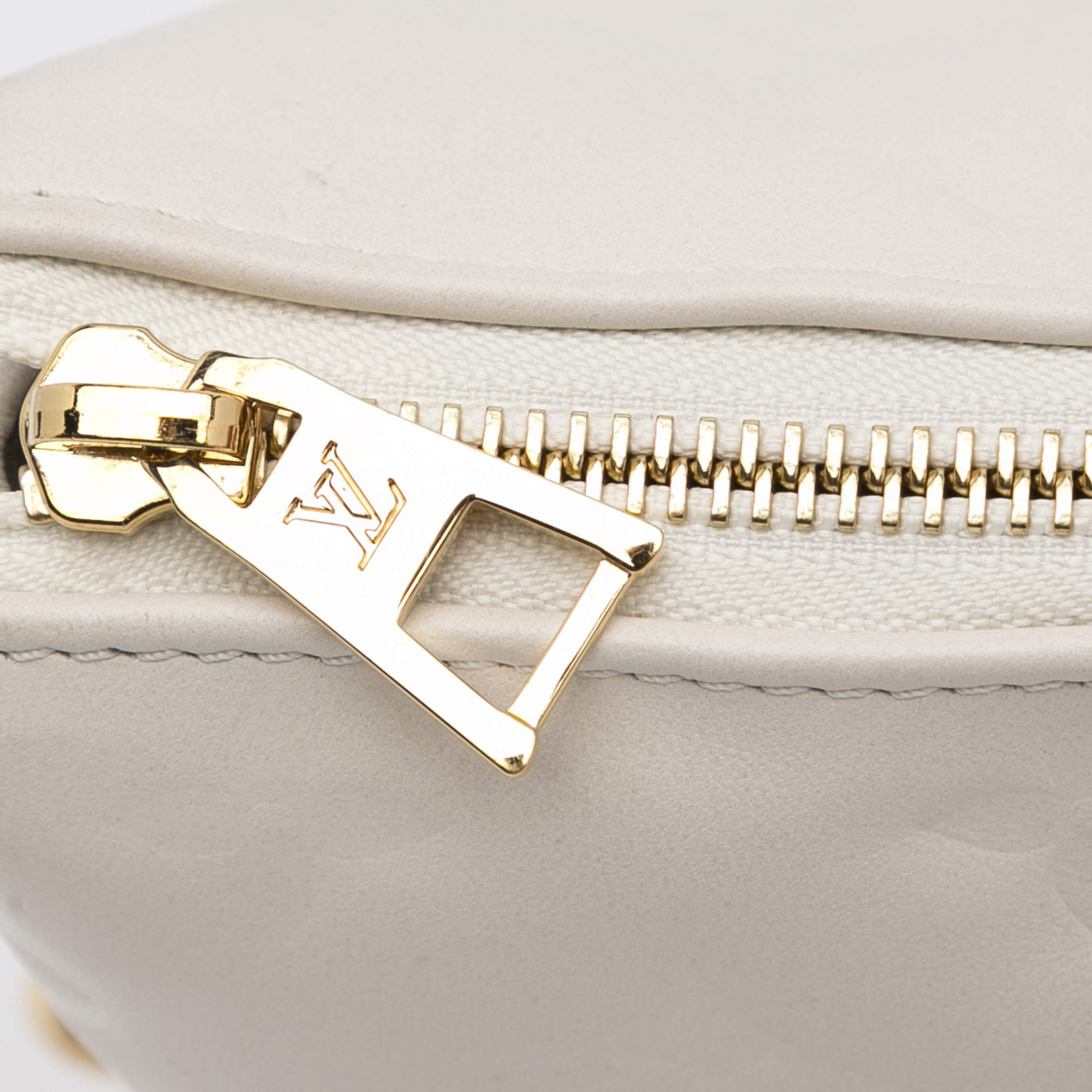 Louis Vuitton White Monogram Coussin PM Leather ref.936866 - Joli Closet