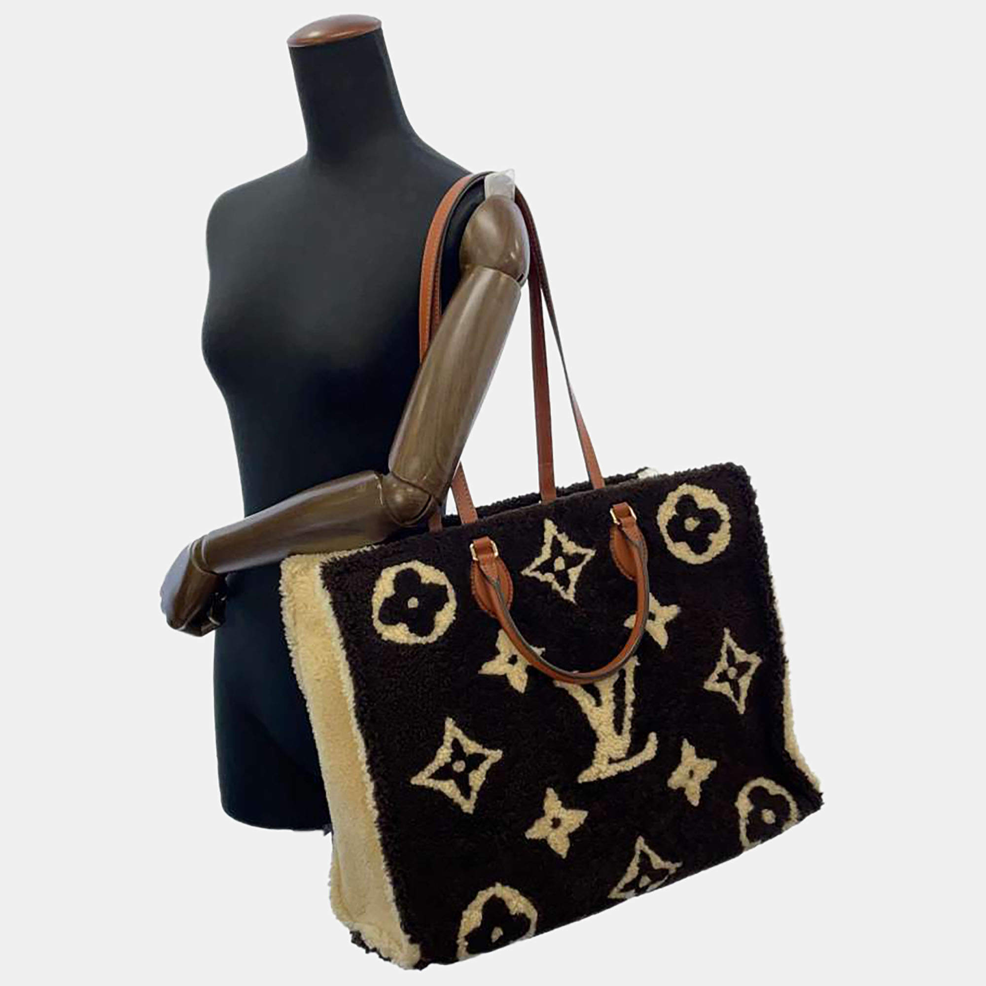 Louis Vuitton, Bags, Louis Vuitton Shearling Teddy Monogram Giant Onthego  Gm 5lv49c