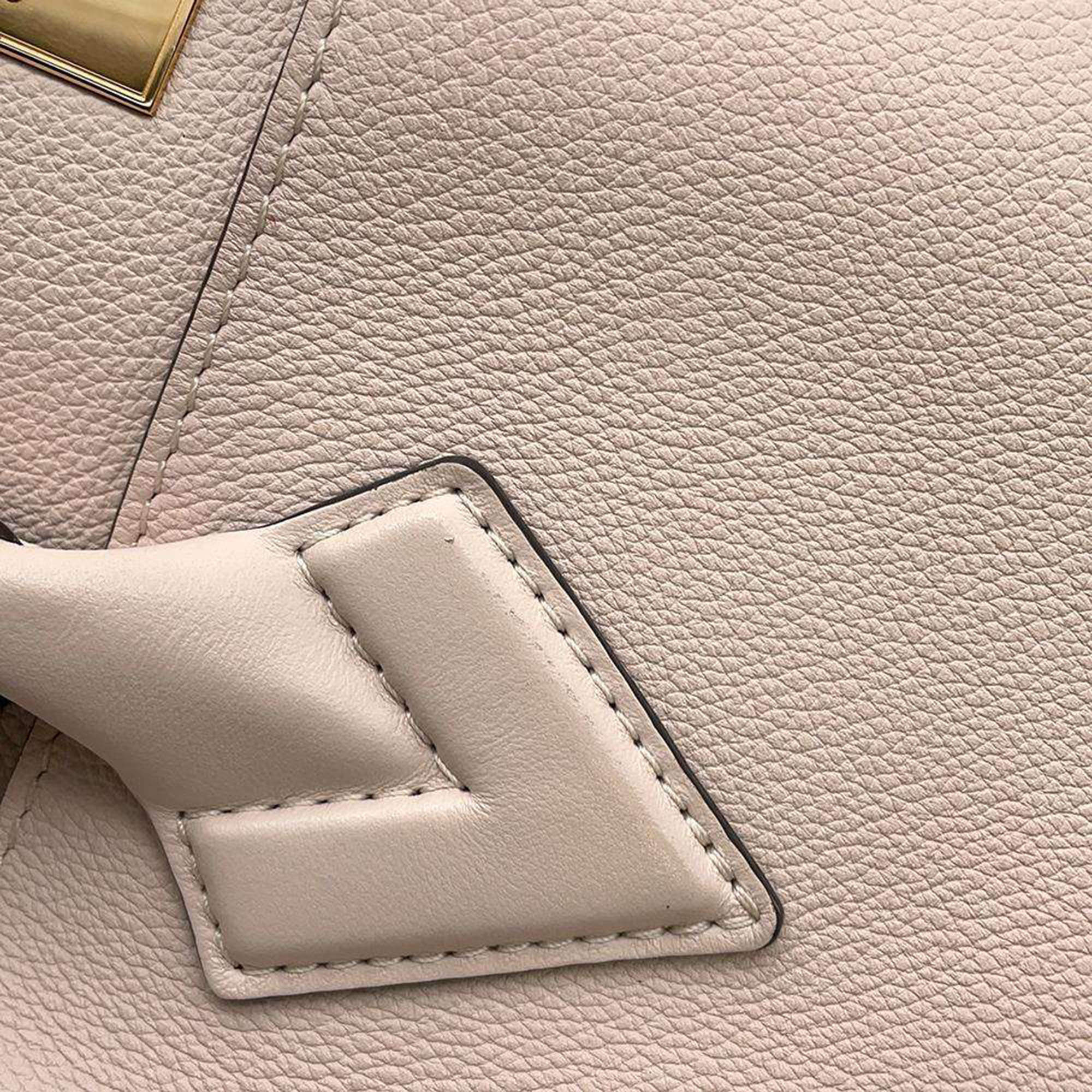 On my side leather handbag Louis Vuitton Beige in Leather - 31347060