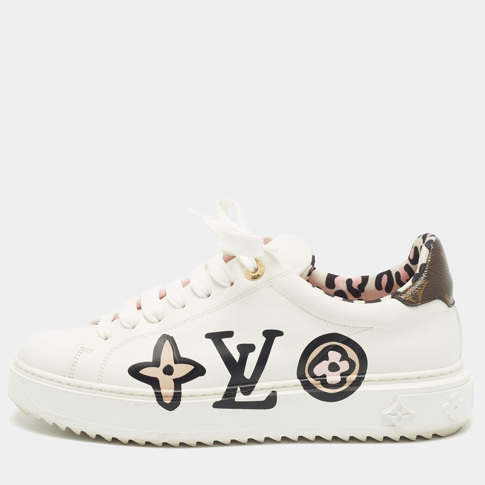 مملوكة مسبقًا Louis Vuitton White Leather Graffiti Logo Low Top Sneakers Size 38.5