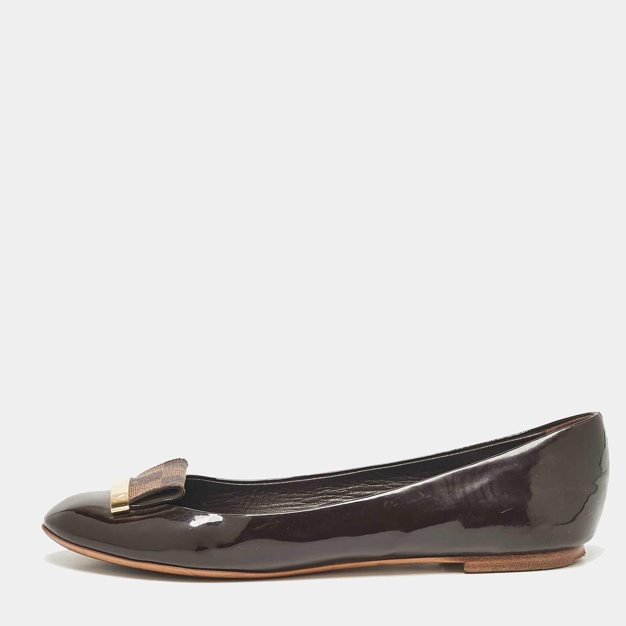 مملوكة مسبقًا Louis Vuitton Brown Patent Leather Ballet Flats Size 37
