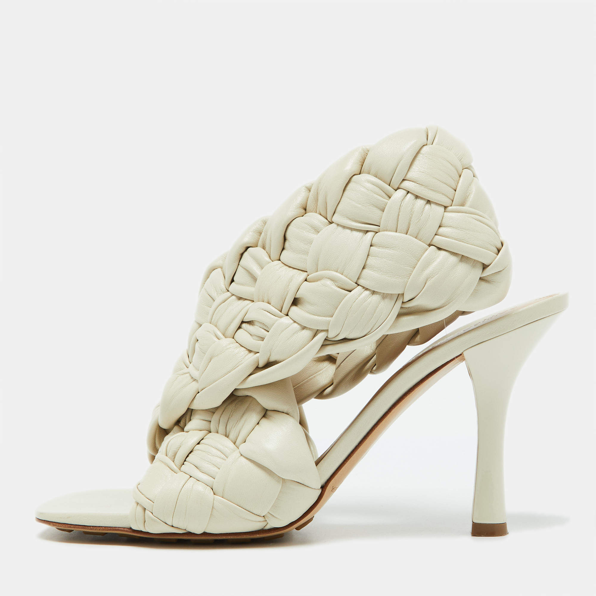 مملوكة مسبقًا Bottega Veneta Off White Intrecciato Leather Board Slingback Sandals Size 40