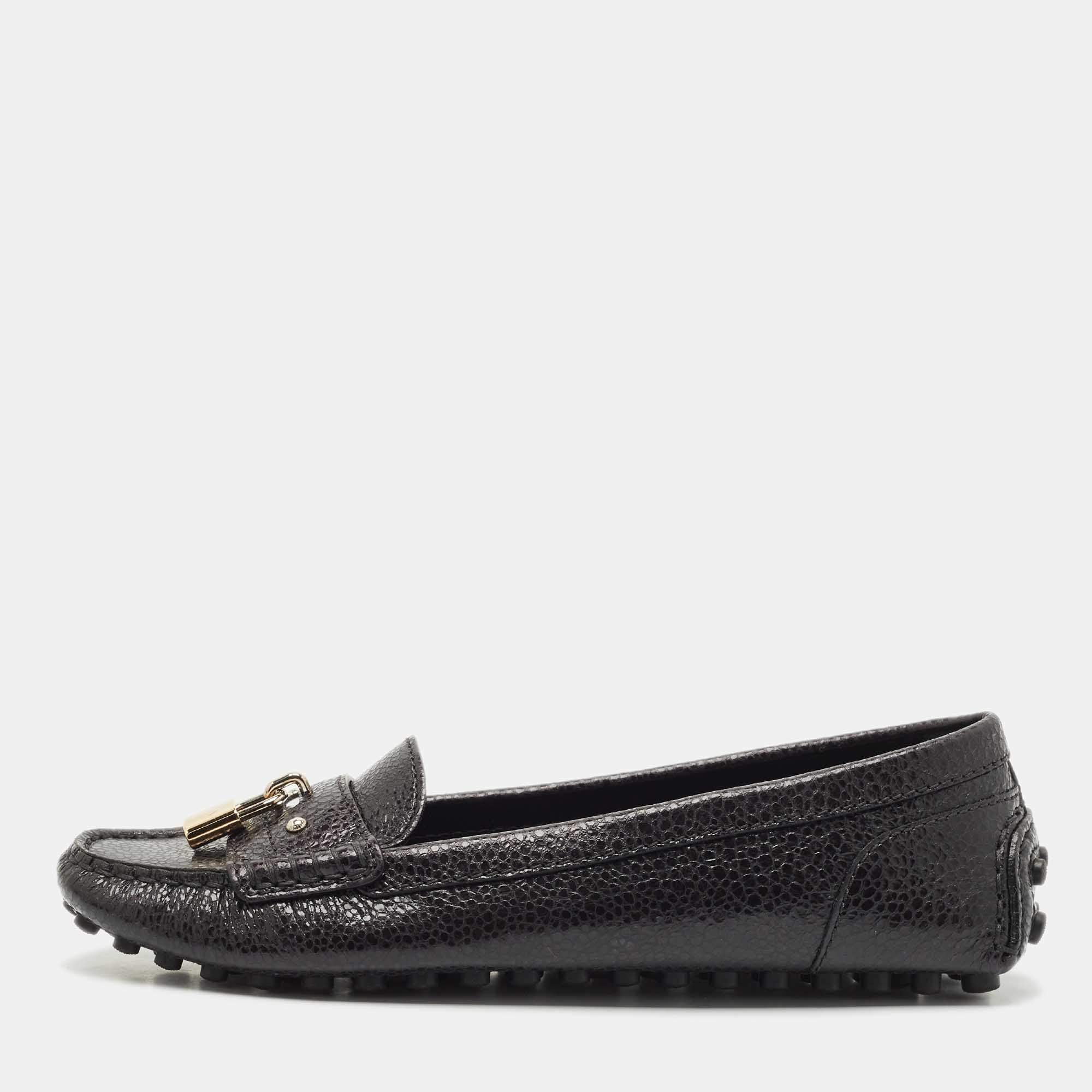 مملوكة مسبقًا Louis Vuitton Black Leather Close Up Loafers Size 37