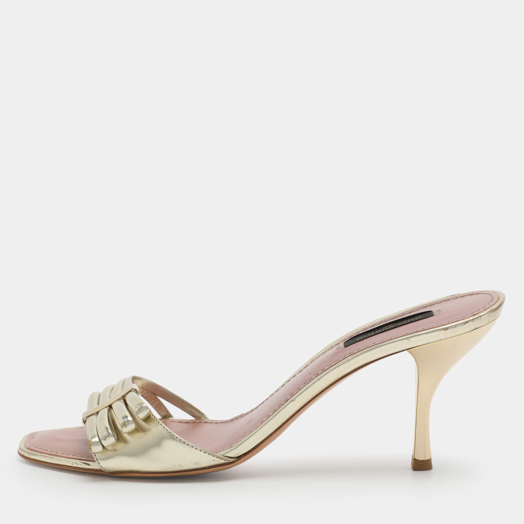 مملوكة مسبقًا Louis Vuitton Size 39 Gold Patent Leather Slide Sandals