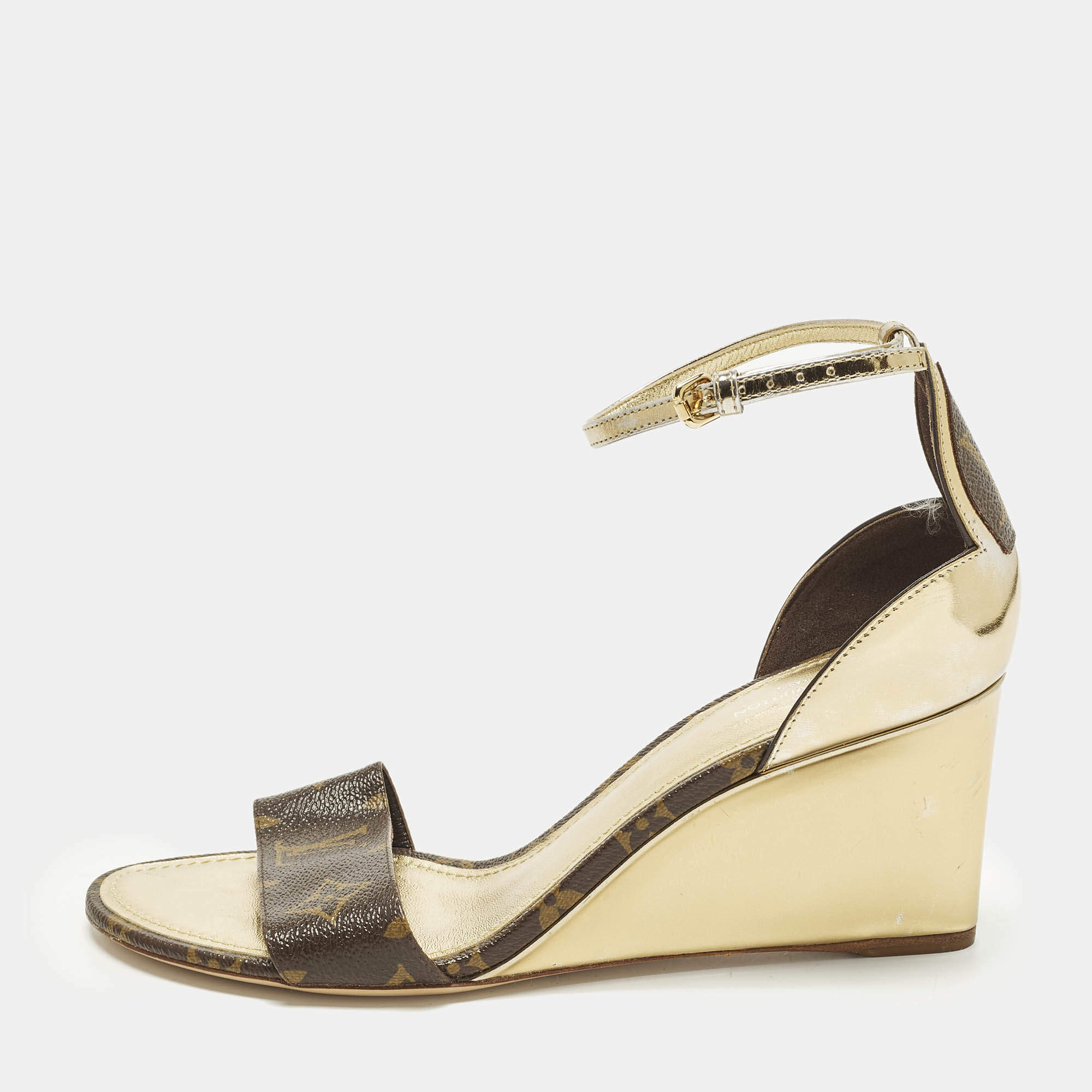 Pre Owned Louis Vuitton Size 39 Gold Coated Canvas and Patent Leather Ankle Strap Wedge Sandals
