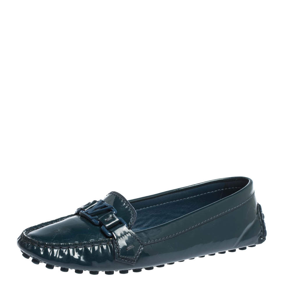 مملوكة مسبقًا Louis Vuitton Blue Patent Leather Oxford Logo Loafers Size 37.5