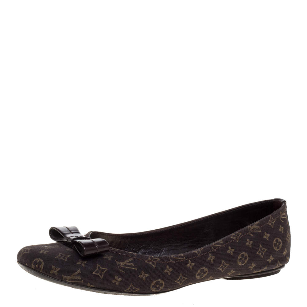 مملوكة مسبقًا Louis Vuitton Brown Mini Lin Monogram Canvas And Patent Bow Grenadine Ballet Flat Size 40.5